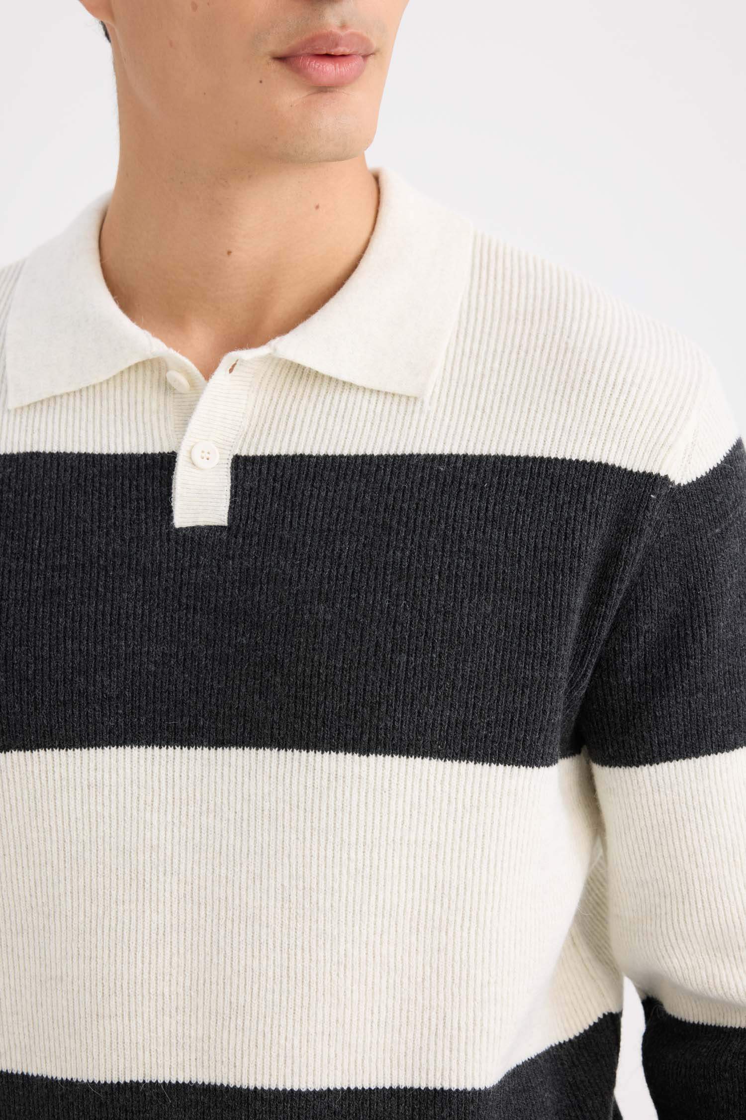Standart Fit Polo Yaka Çizgili Triko Kazak