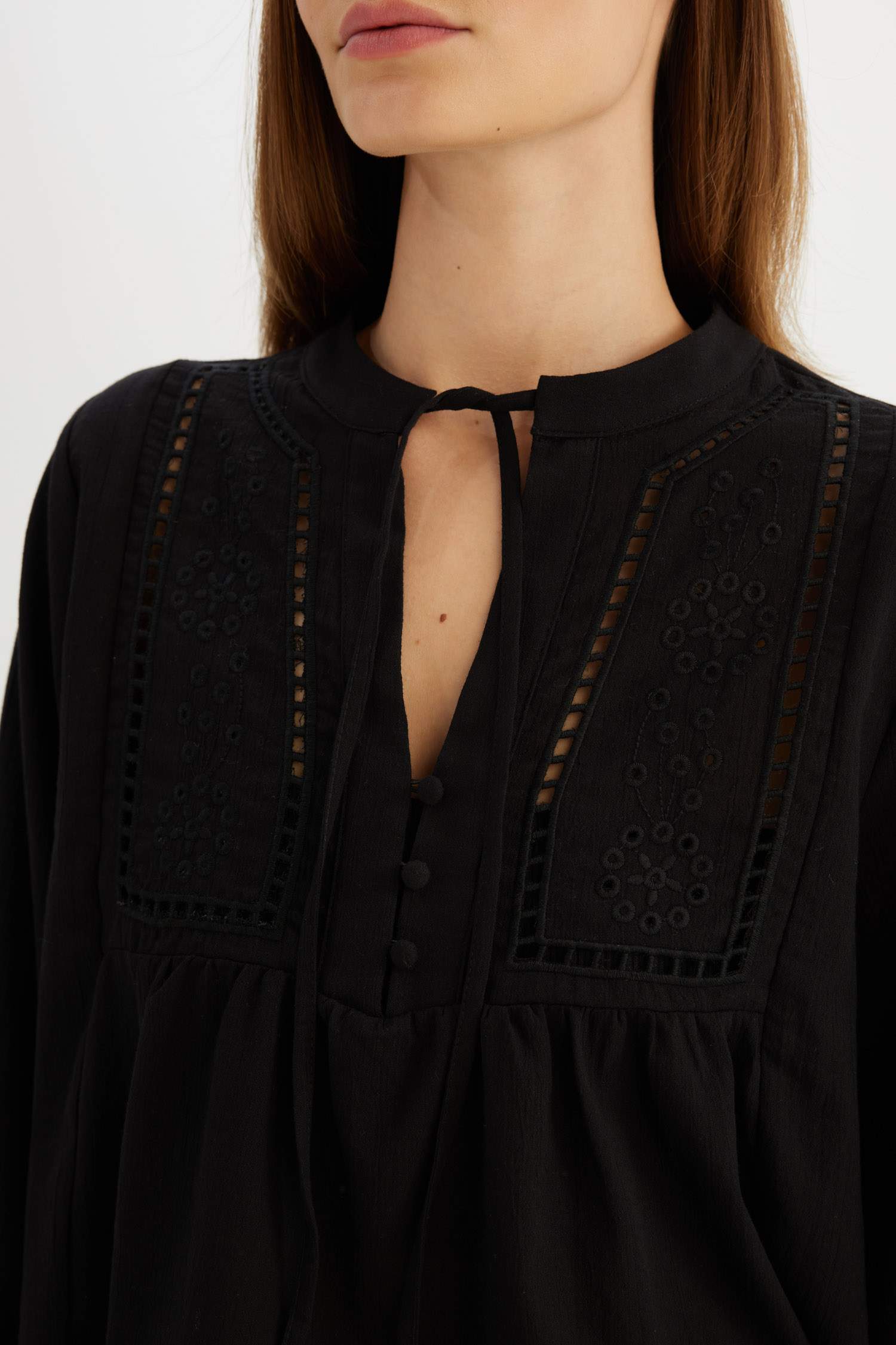 Chemisier à Manches Longues avec Broderie à coupe régulière et à Col rond