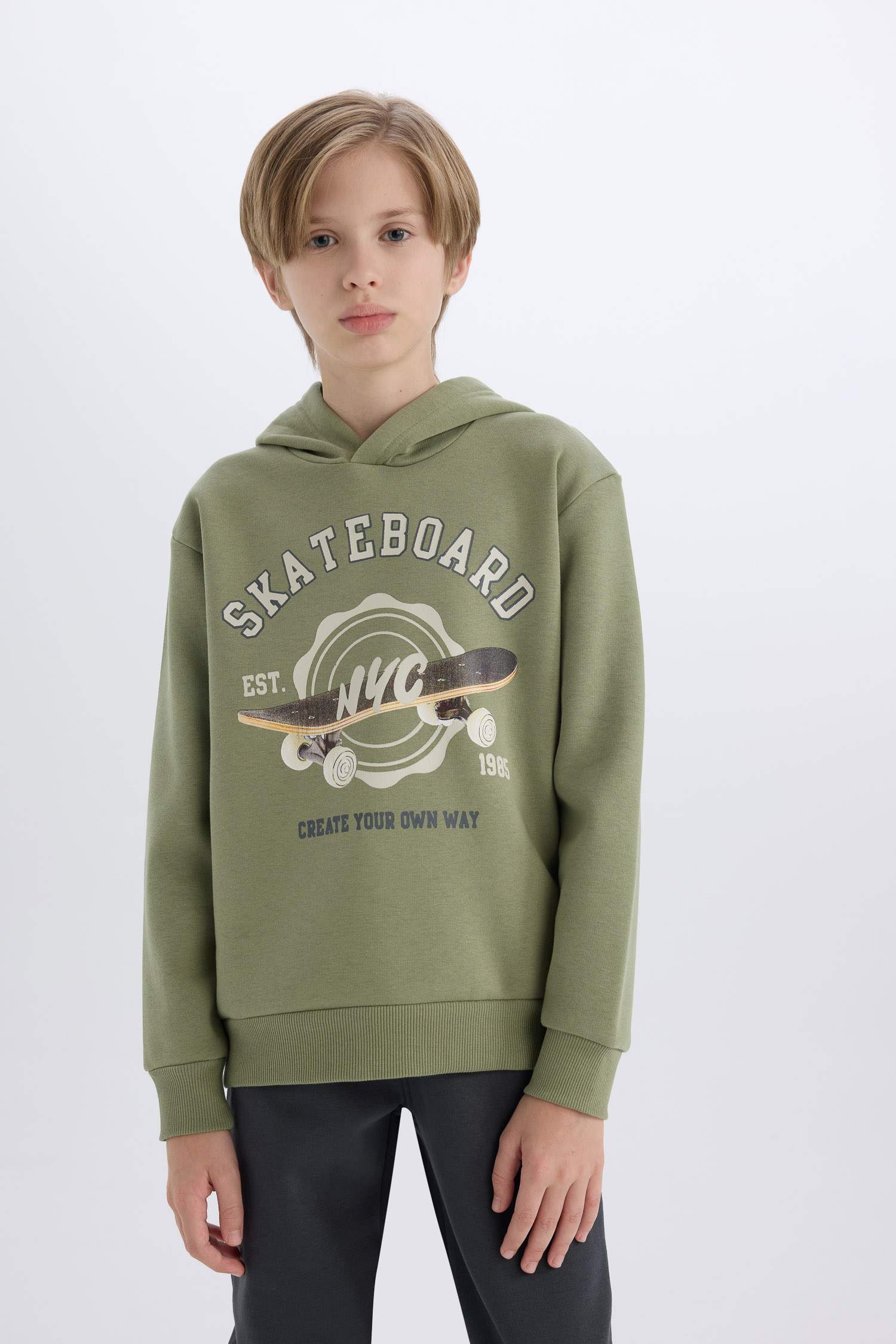 Erkek Çocuk 2'li Takım Kapüşonlu Baskılı Sweatshirt Beli Paçası Lastikli Eşofman Altı