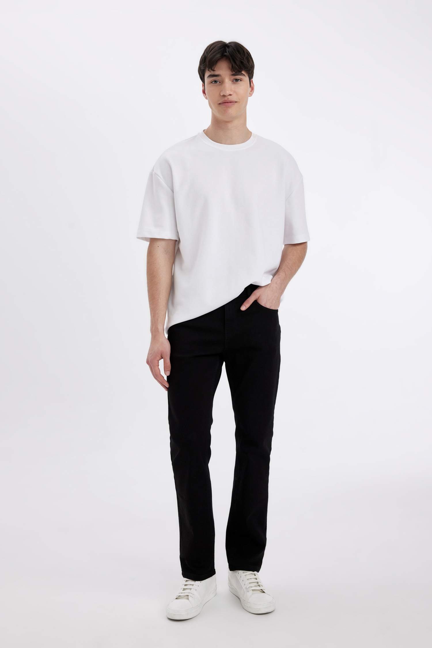 Sergio Regular Fit Normal Waist Pipe Leg Jeans