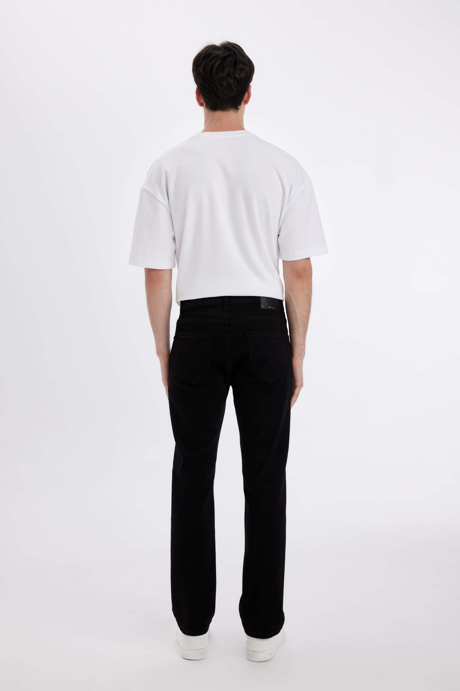 Sergio Regular Fit Normal Waist Pipe Leg Jeans