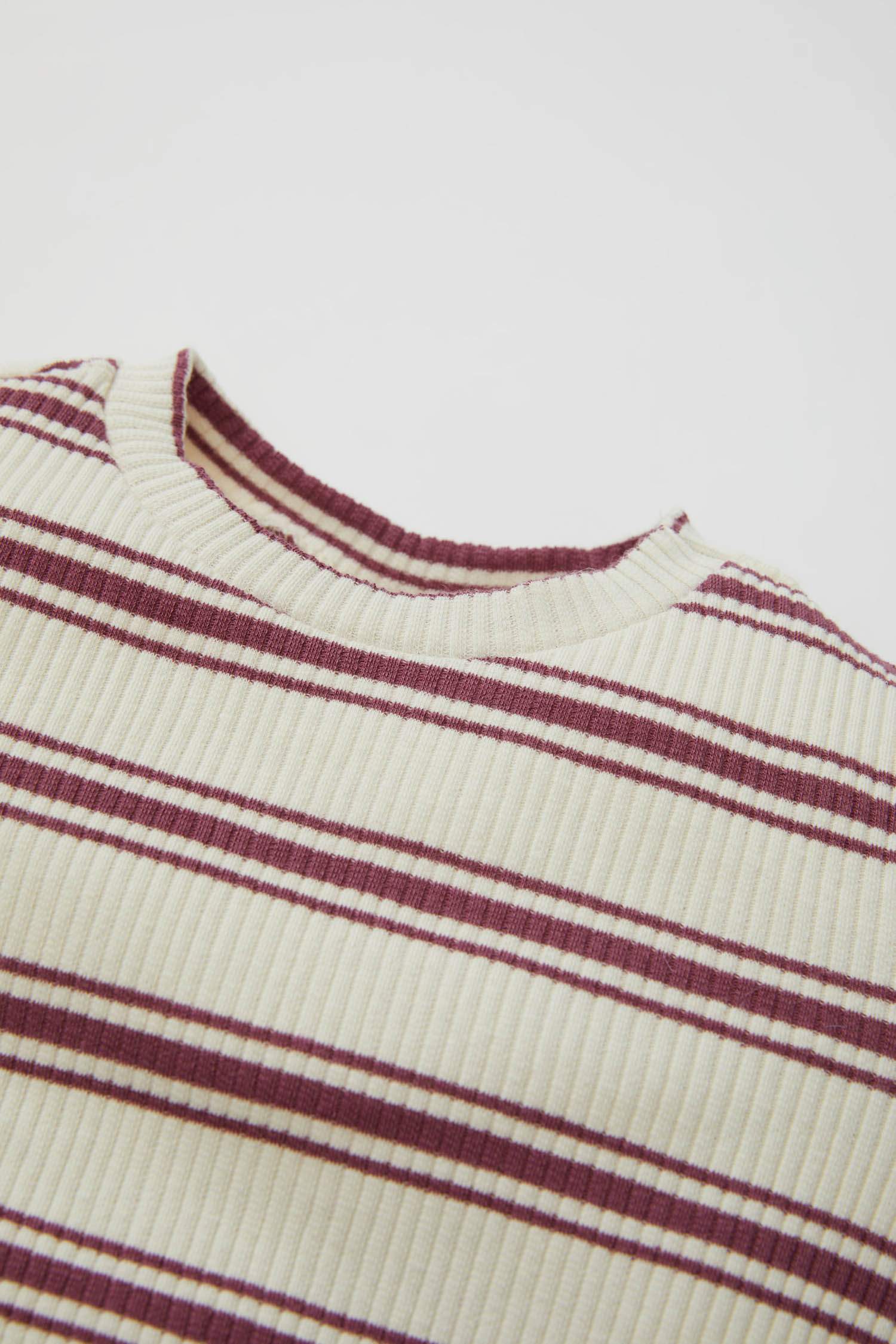 طقم بناتي لجين وتيشيرت مخطط قصة عادية - قطعتين