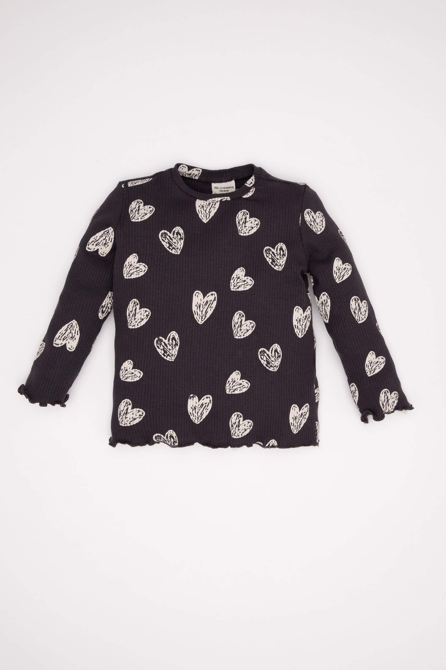 تيشيرت كم طويل مضلع قصة عادية بطبعة قلب