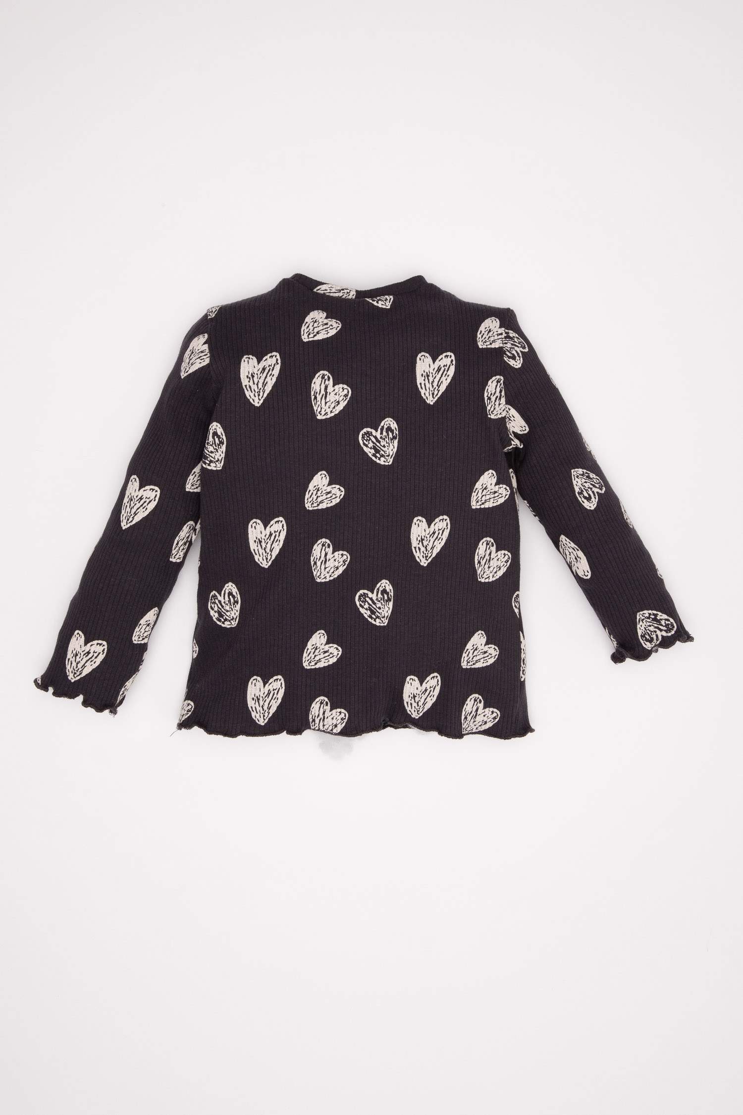 تيشيرت كم طويل مضلع قصة عادية بطبعة قلب