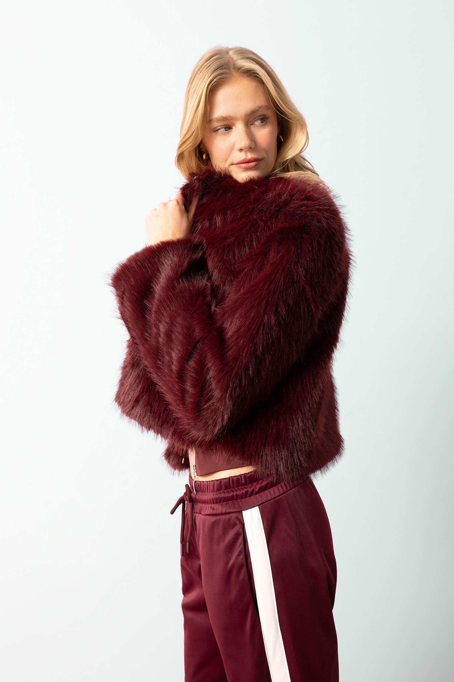 Jacket noir avec fausse fourrure