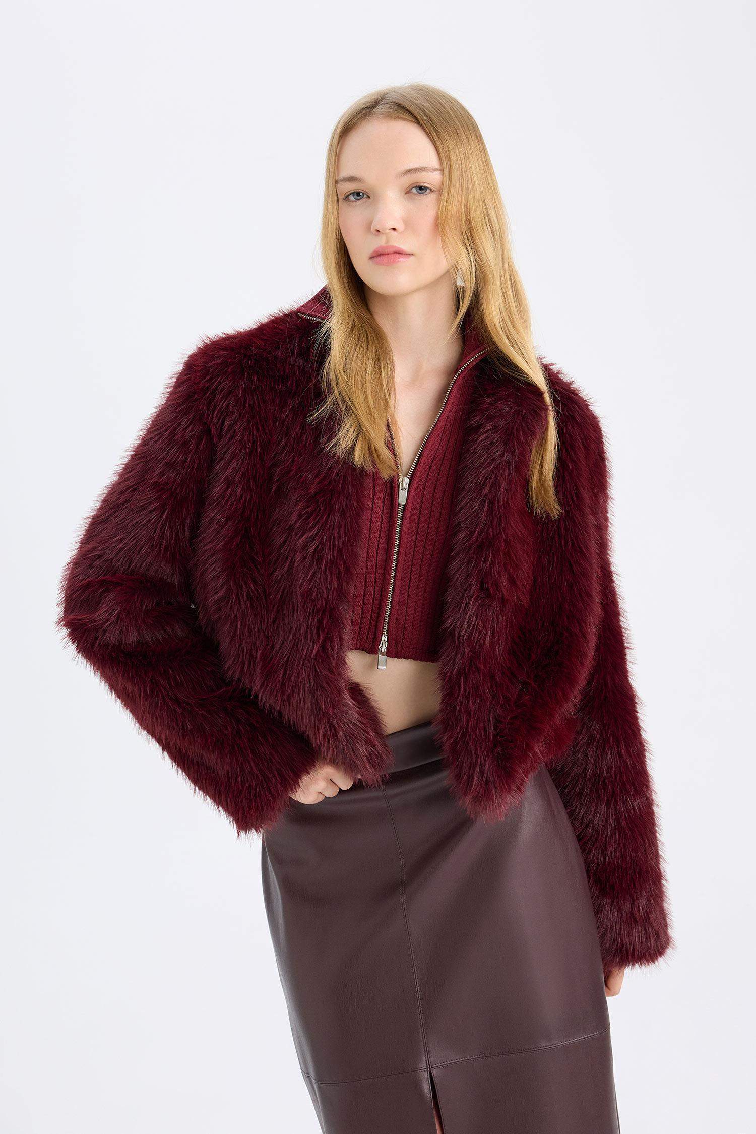 Jacket noir avec fausse fourrure