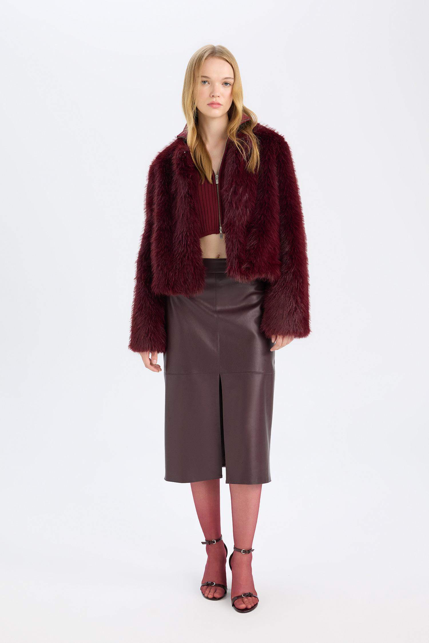 Jacket noir avec fausse fourrure