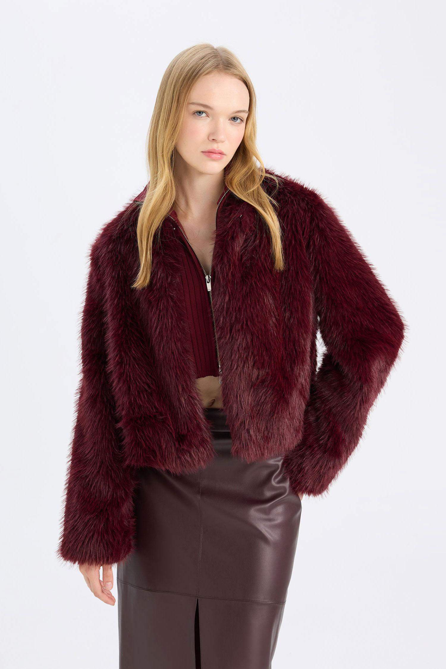 Jacket noir avec fausse fourrure