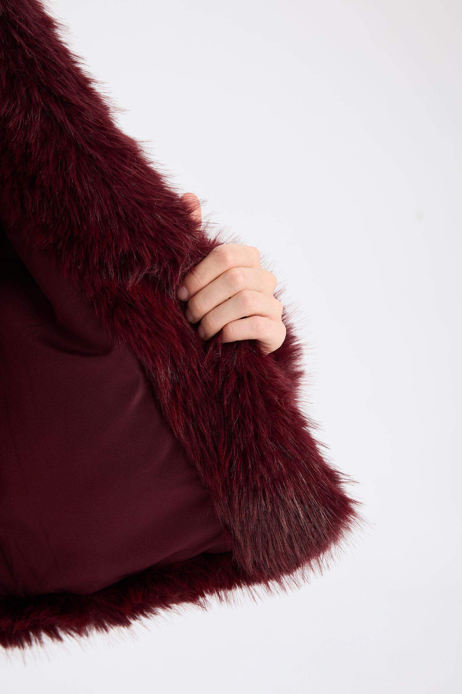 Jacket noir avec fausse fourrure