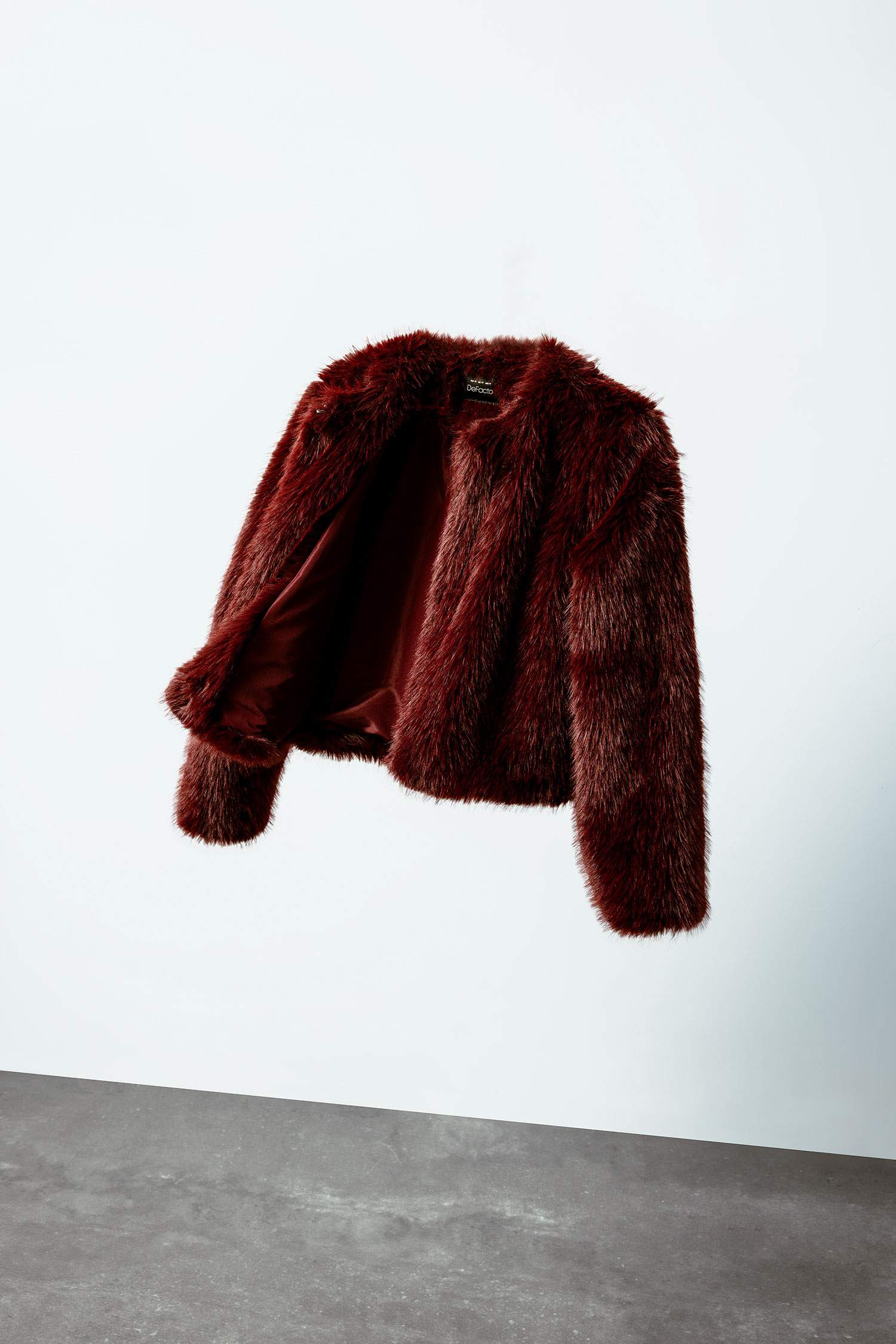 Jacket noir avec fausse fourrure