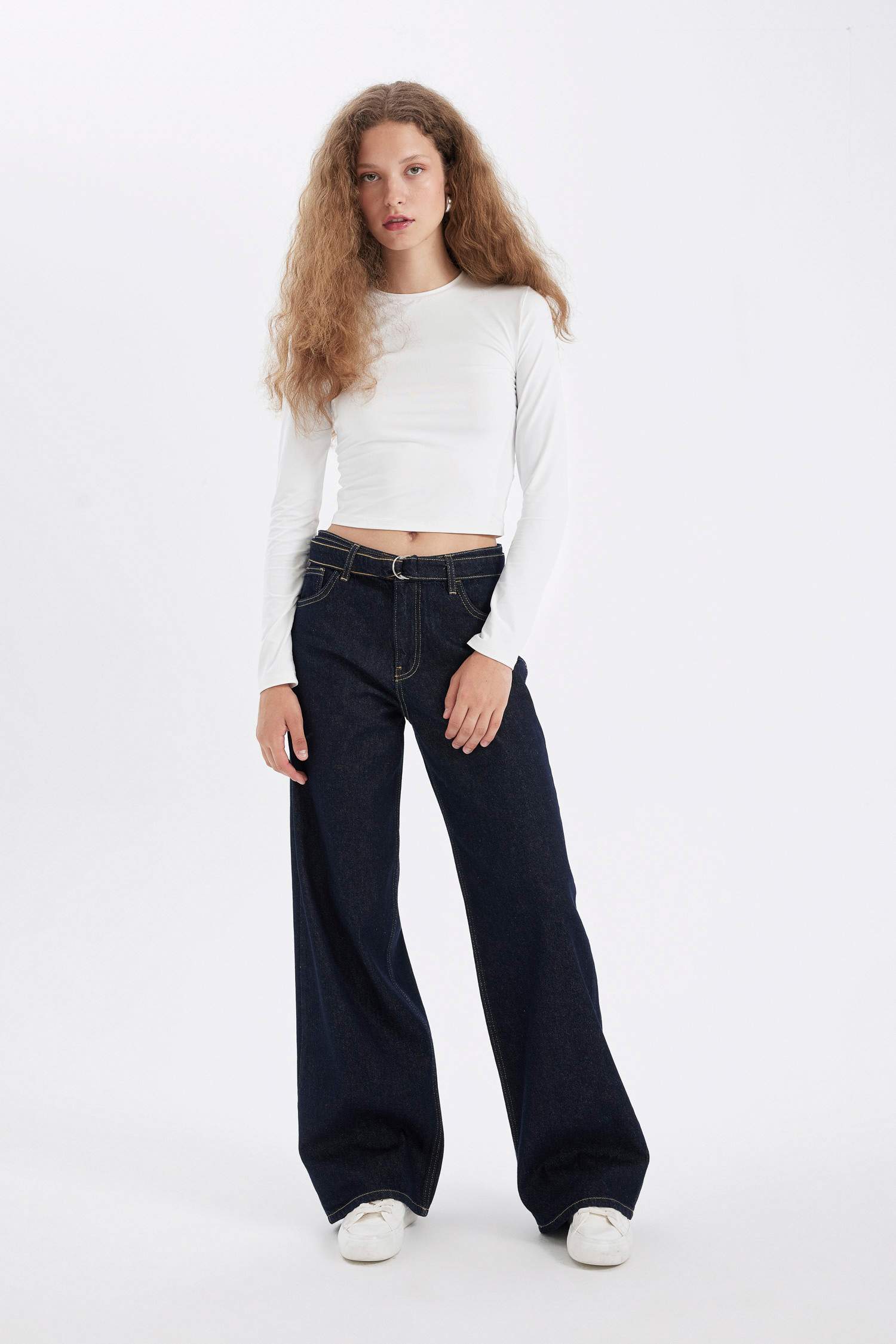 سروال جينز واسع برجل واسع وخصر عادي