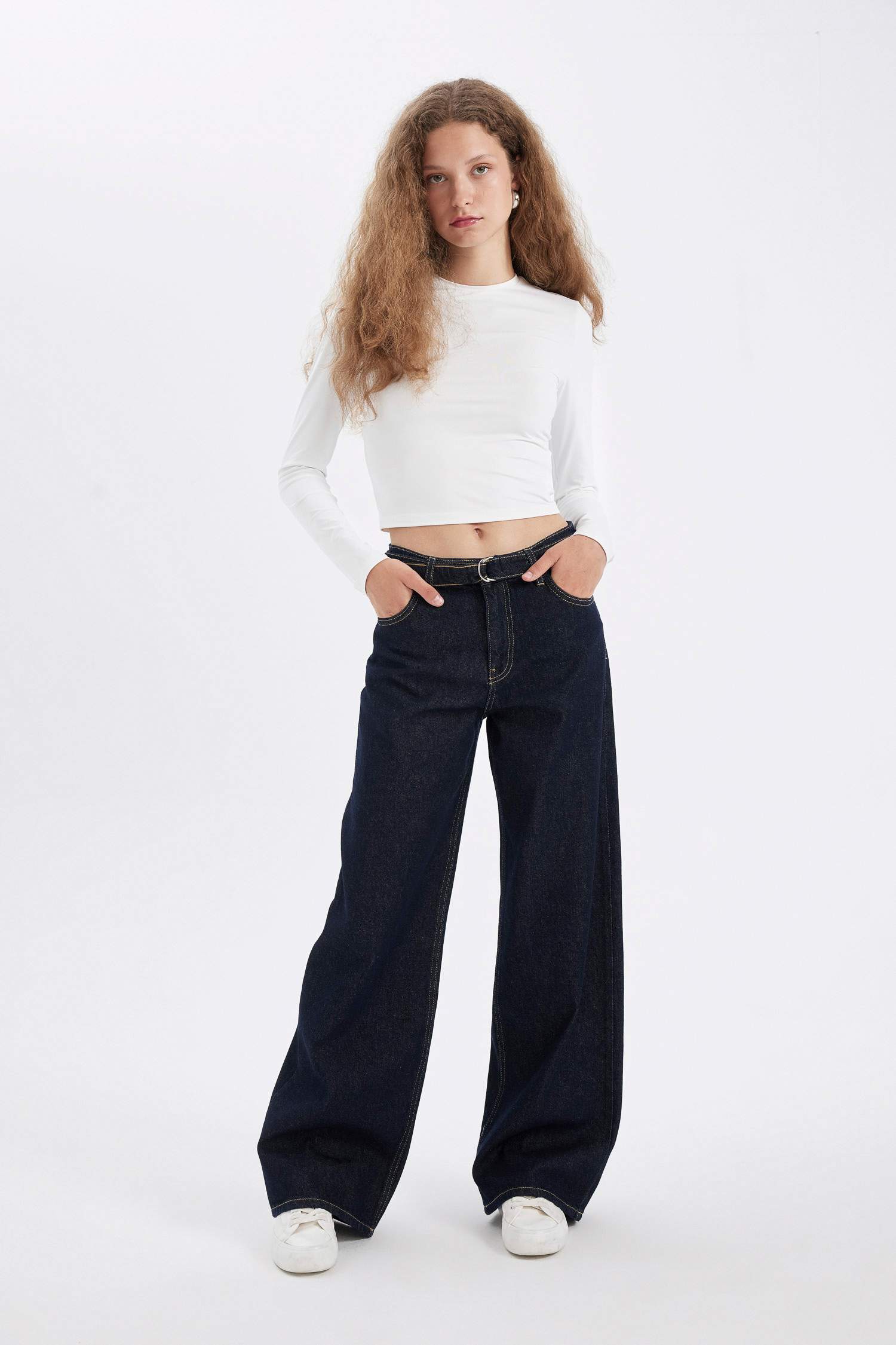 سروال جينز واسع برجل واسع وخصر عادي