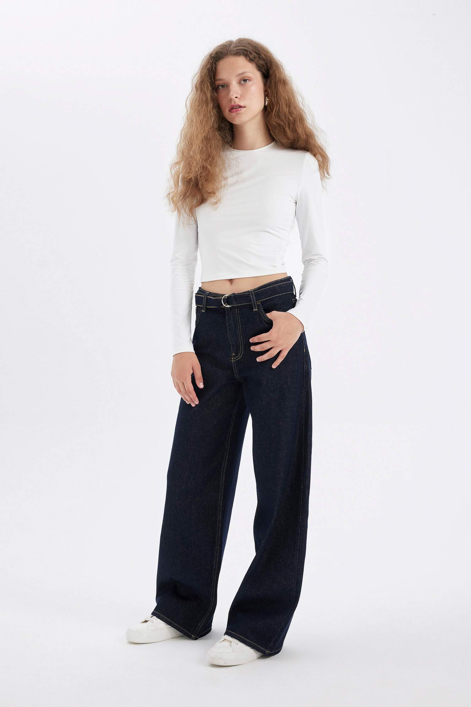 سروال جينز واسع برجل واسع وخصر عادي