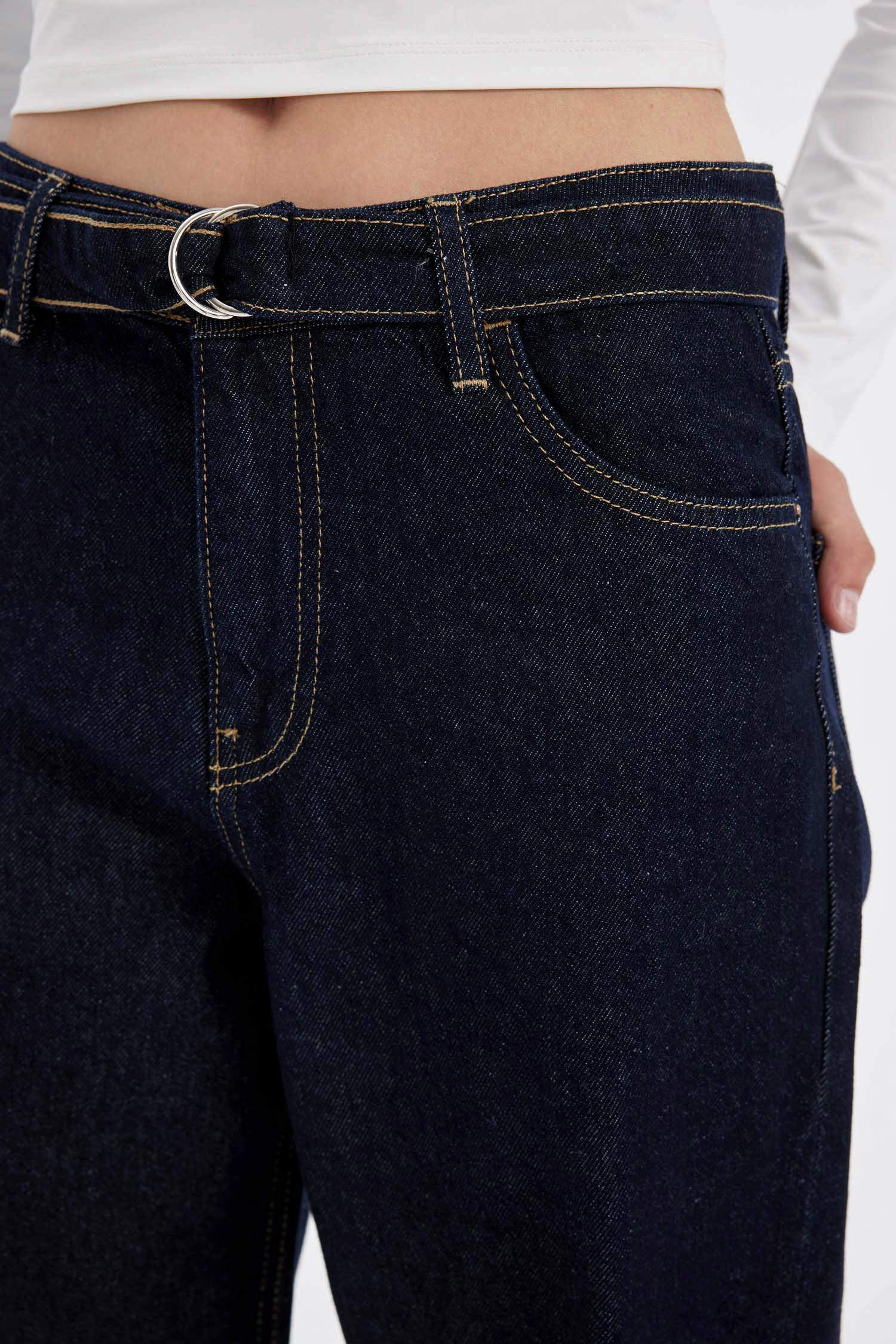 سروال جينز واسع برجل واسع وخصر عادي