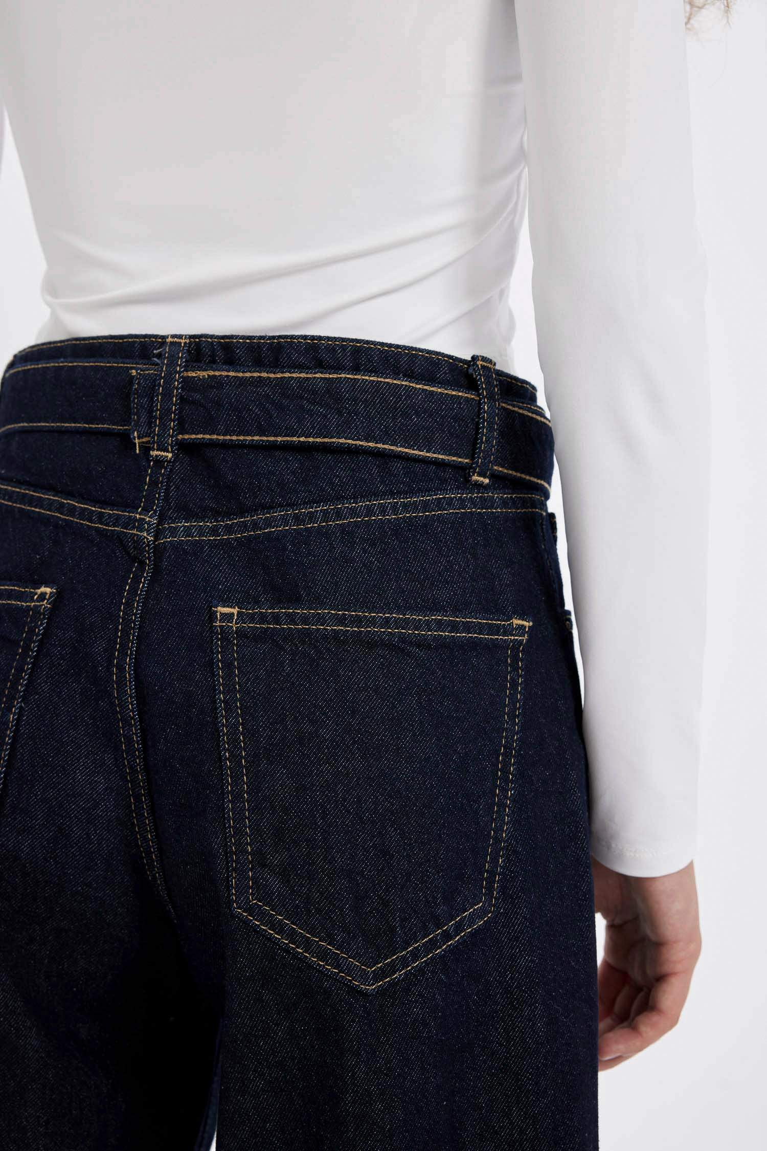 سروال جينز واسع برجل واسع وخصر عادي