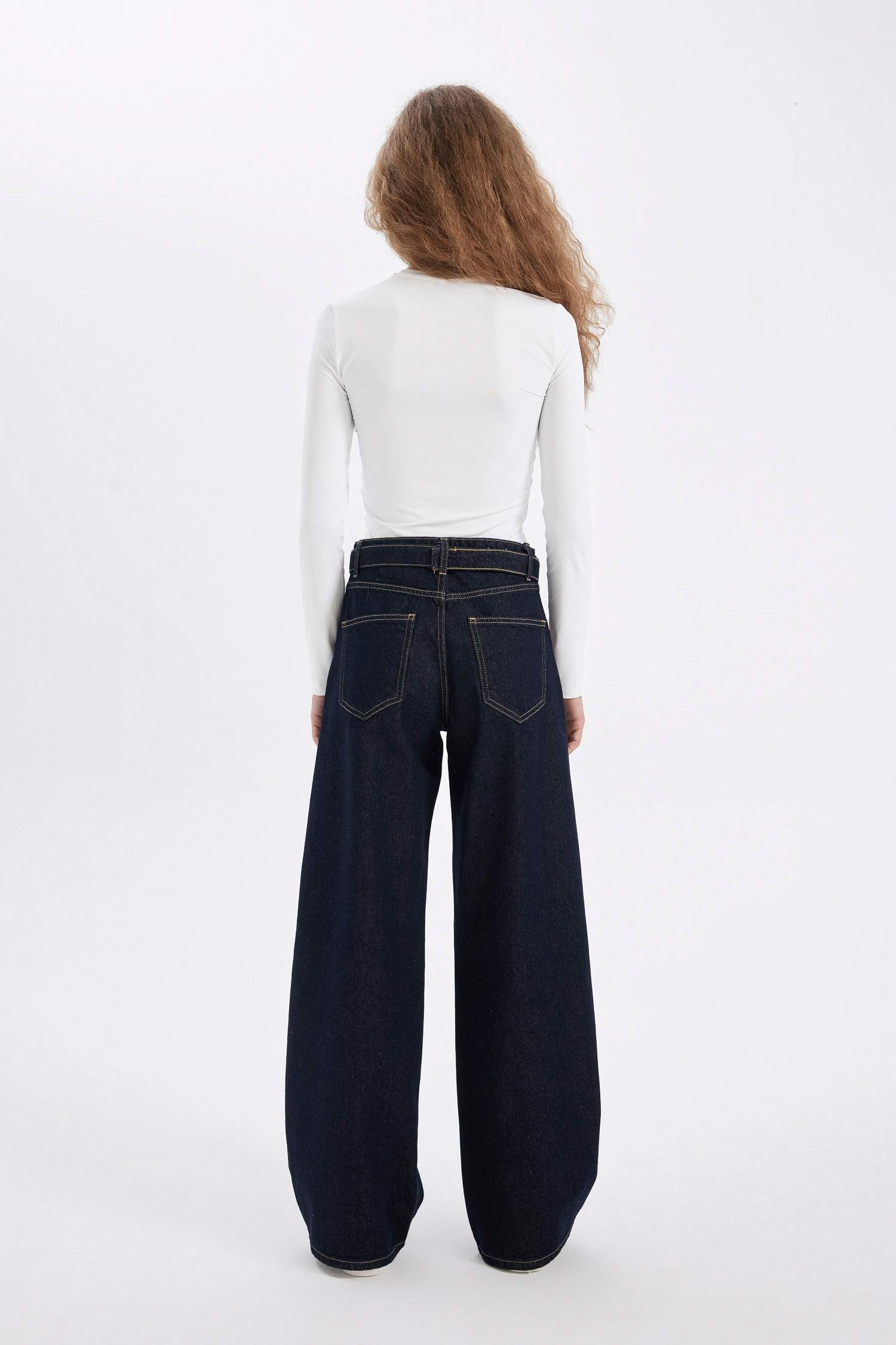 سروال جينز واسع برجل واسع وخصر عادي