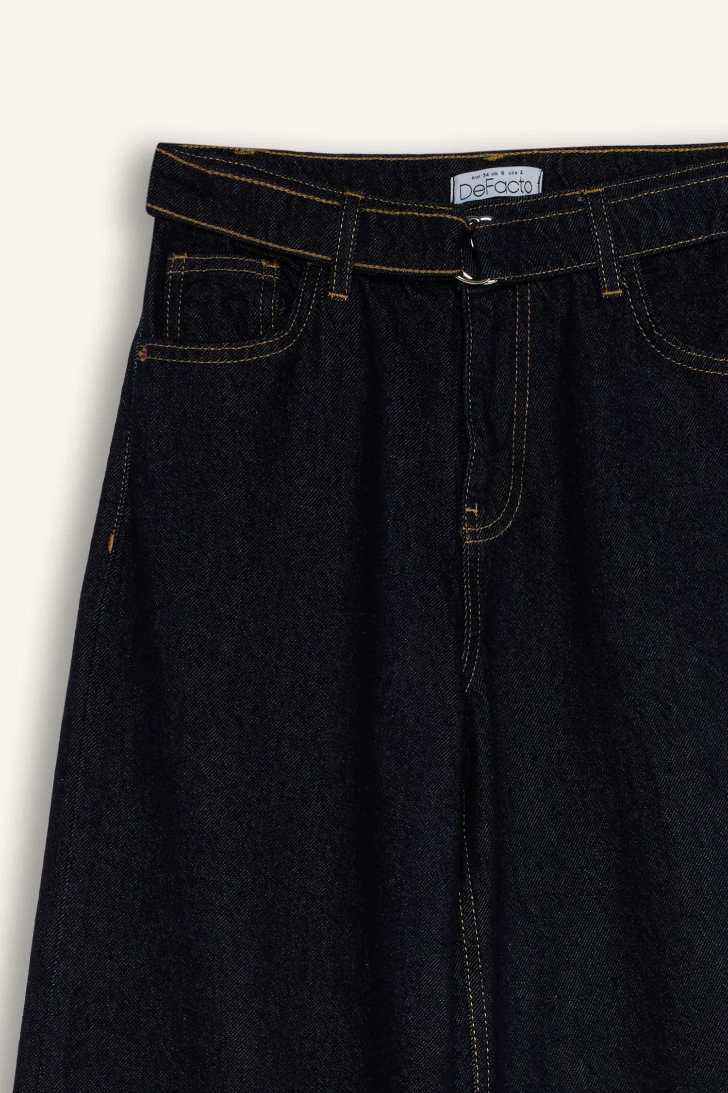 سروال جينز واسع برجل واسع وخصر عادي