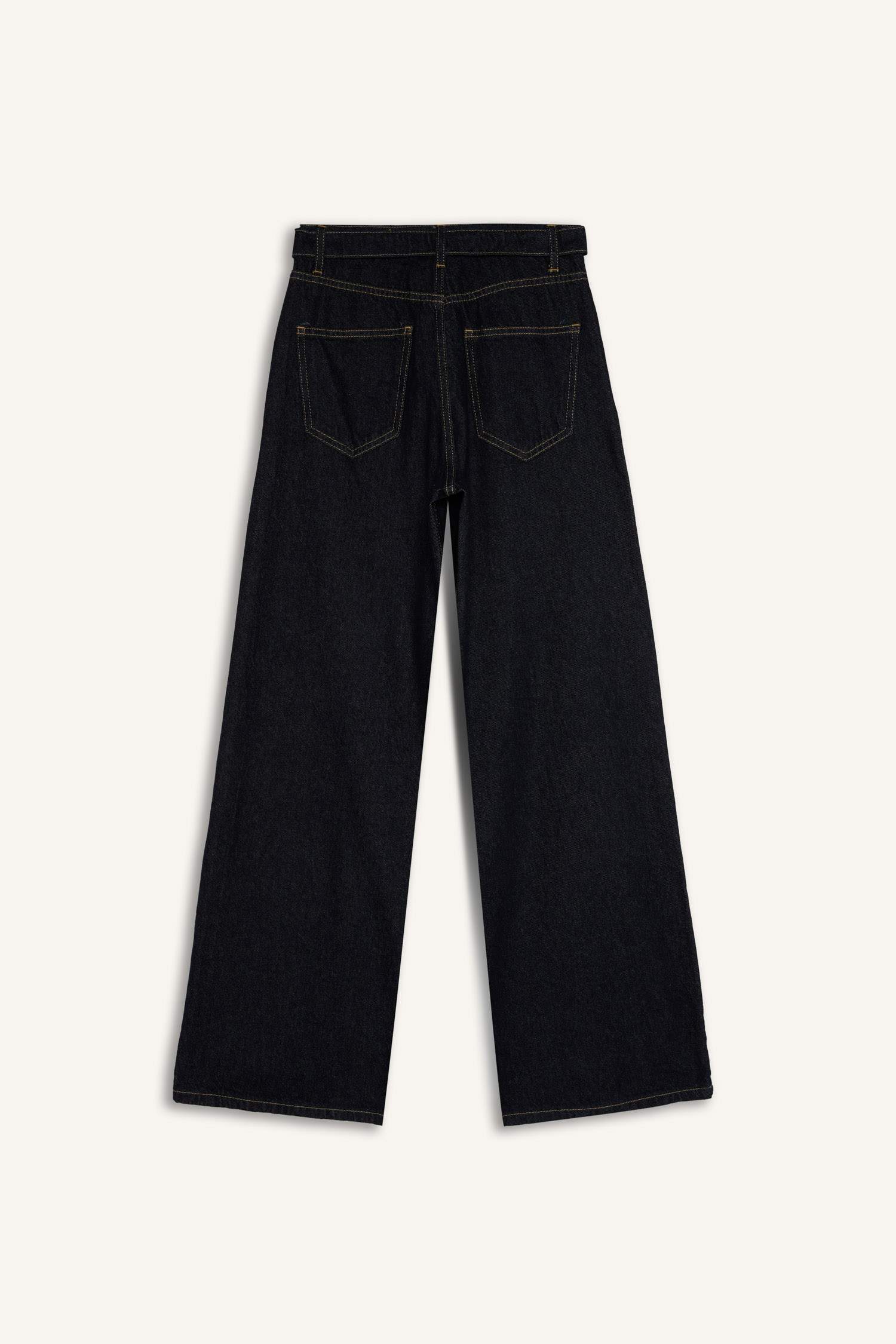 سروال جينز واسع برجل واسع وخصر عادي