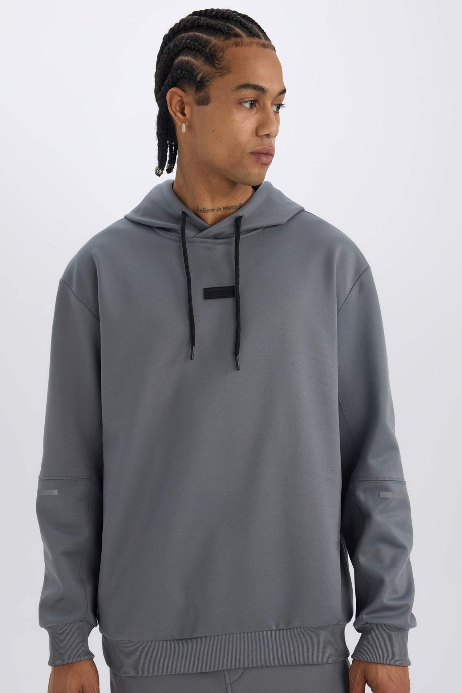 Standart Fit Kapüşonlu Basic Düz Sporcu Sweatshirt