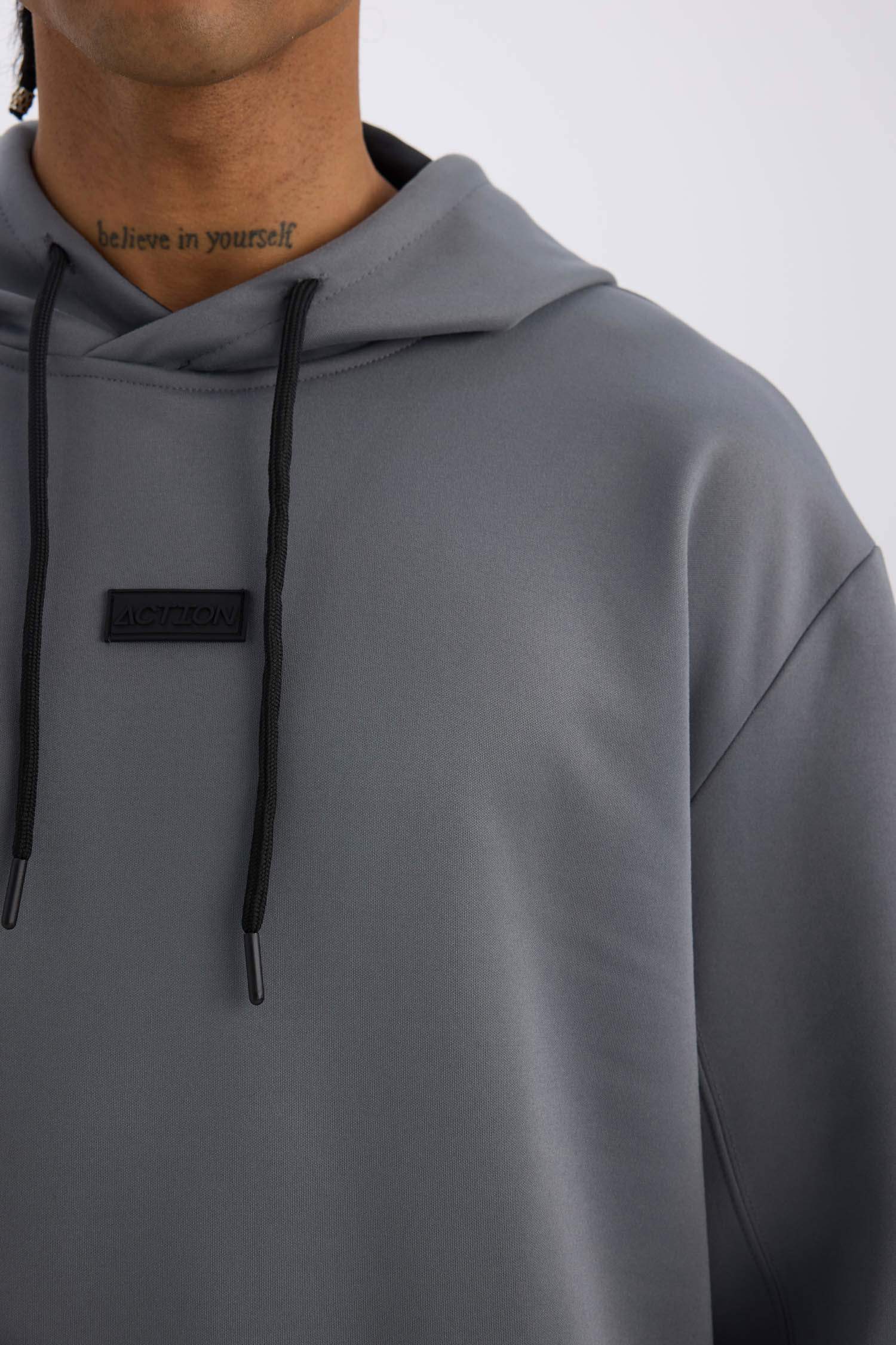 Standart Fit Kapüşonlu Basic Düz Sporcu Sweatshirt