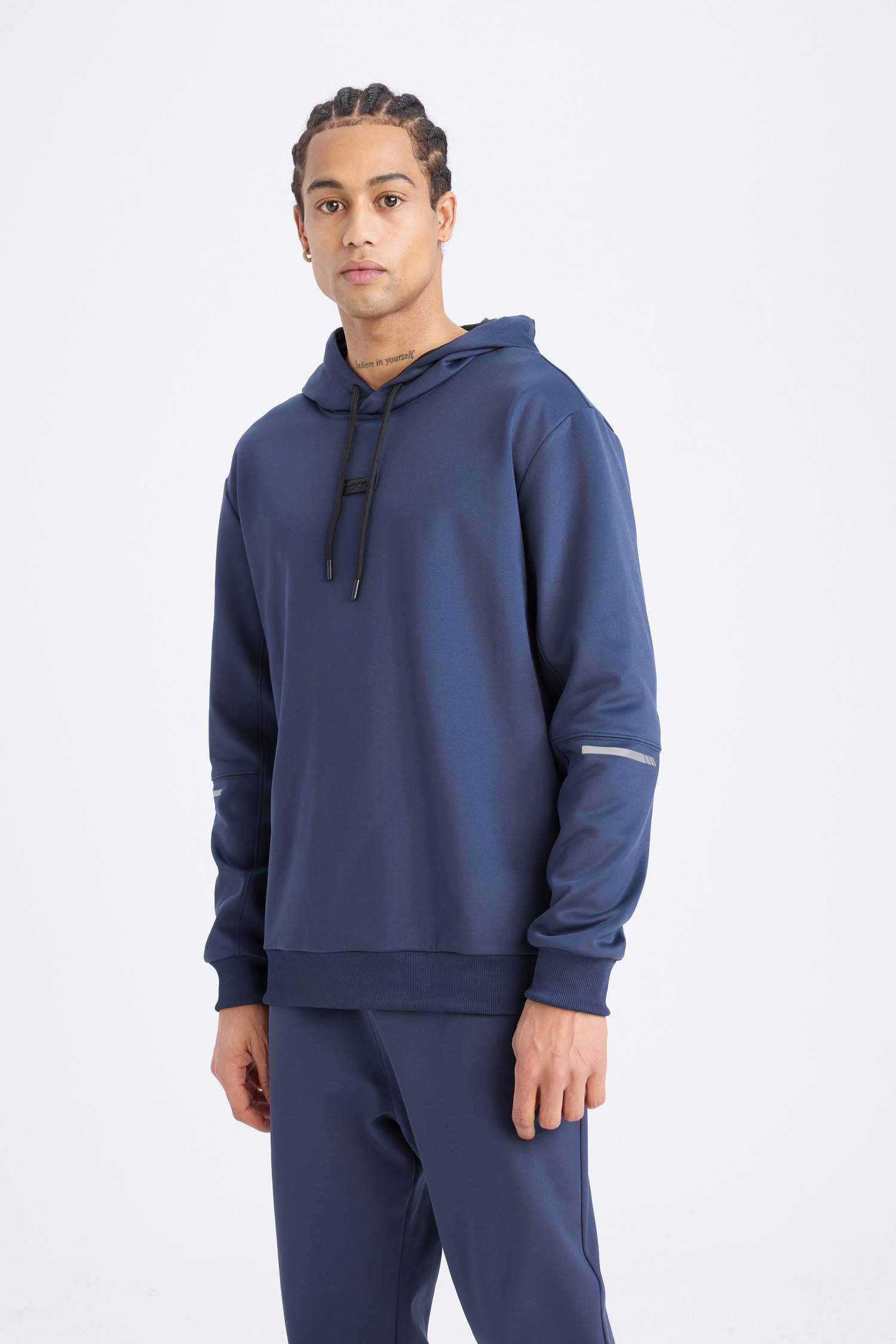 Standart Fit Kapüşonlu Basic Düz Sporcu Sweatshirt