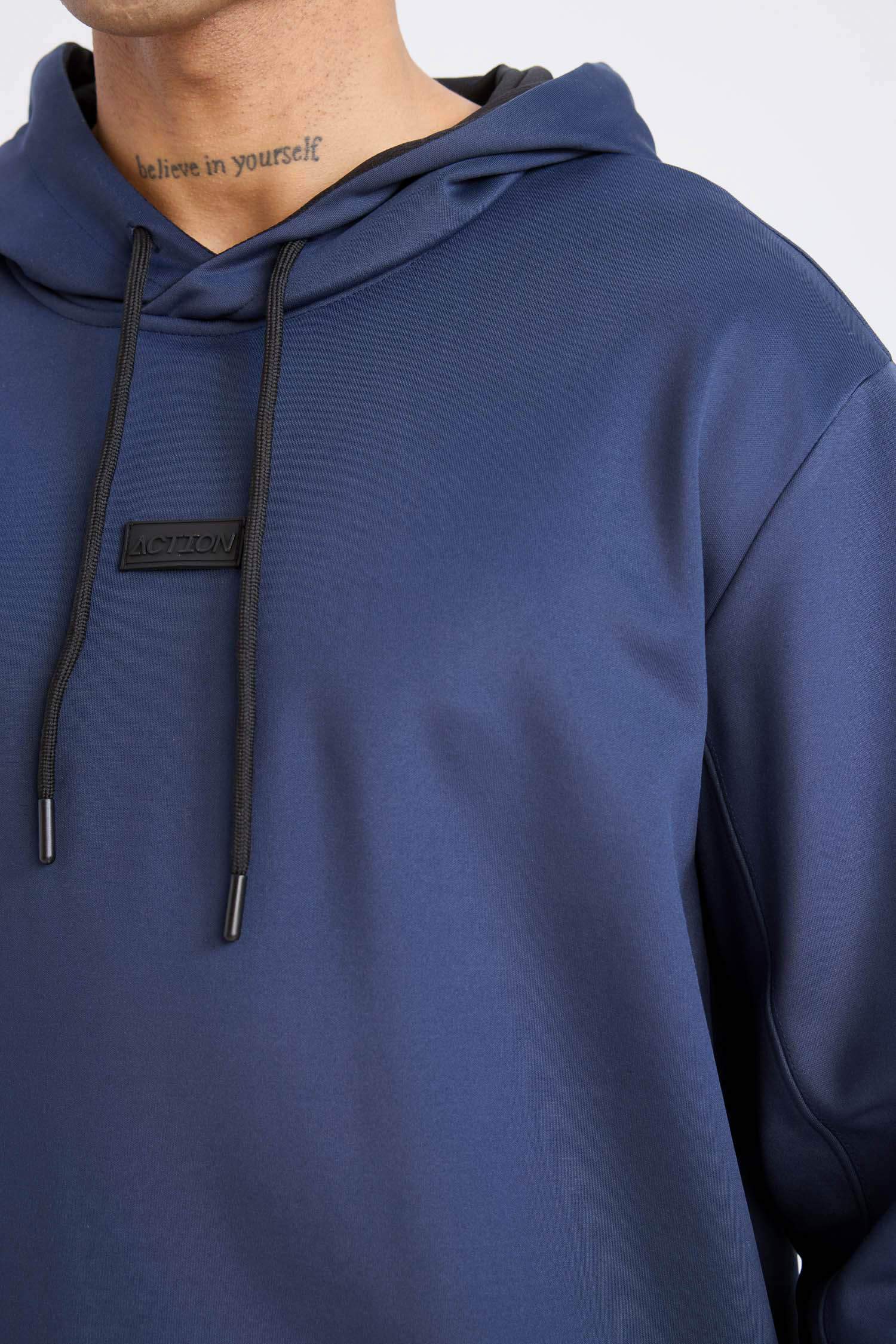 Standart Fit Kapüşonlu Basic Düz Sporcu Sweatshirt