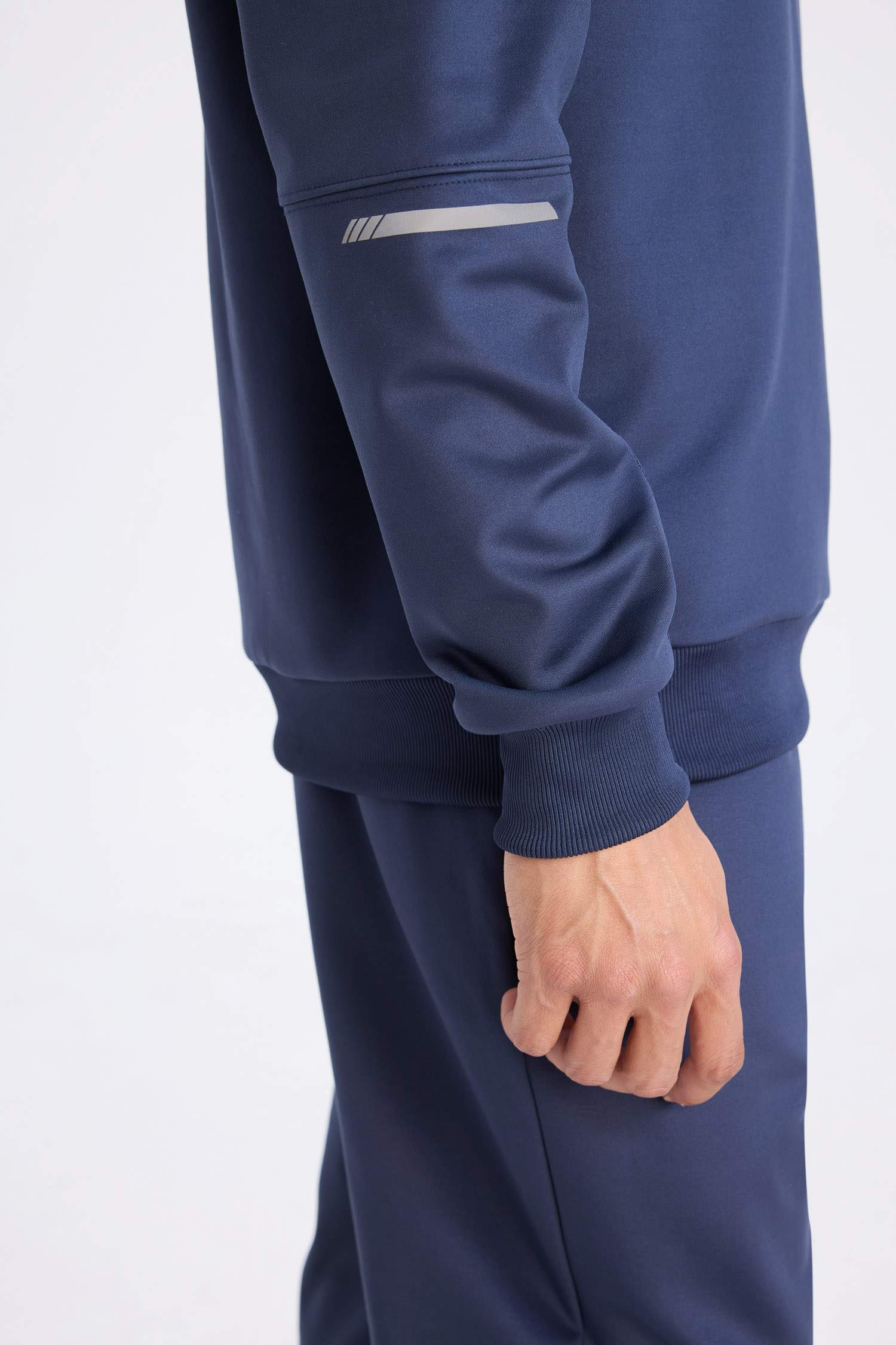 Standart Fit Kapüşonlu Basic Düz Sporcu Sweatshirt