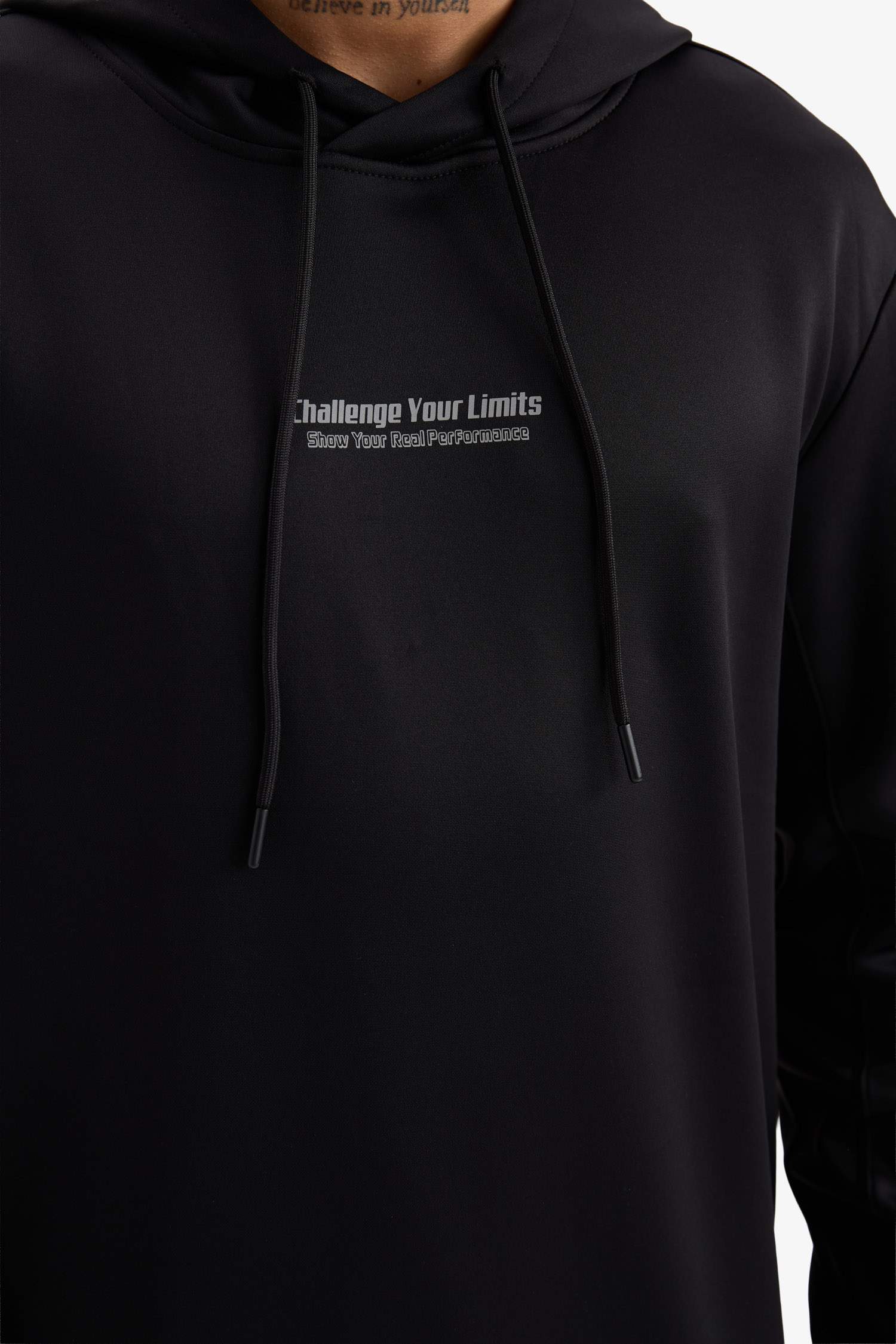 Standart Fit Kapüşonlu Sporcu Sweatshirt