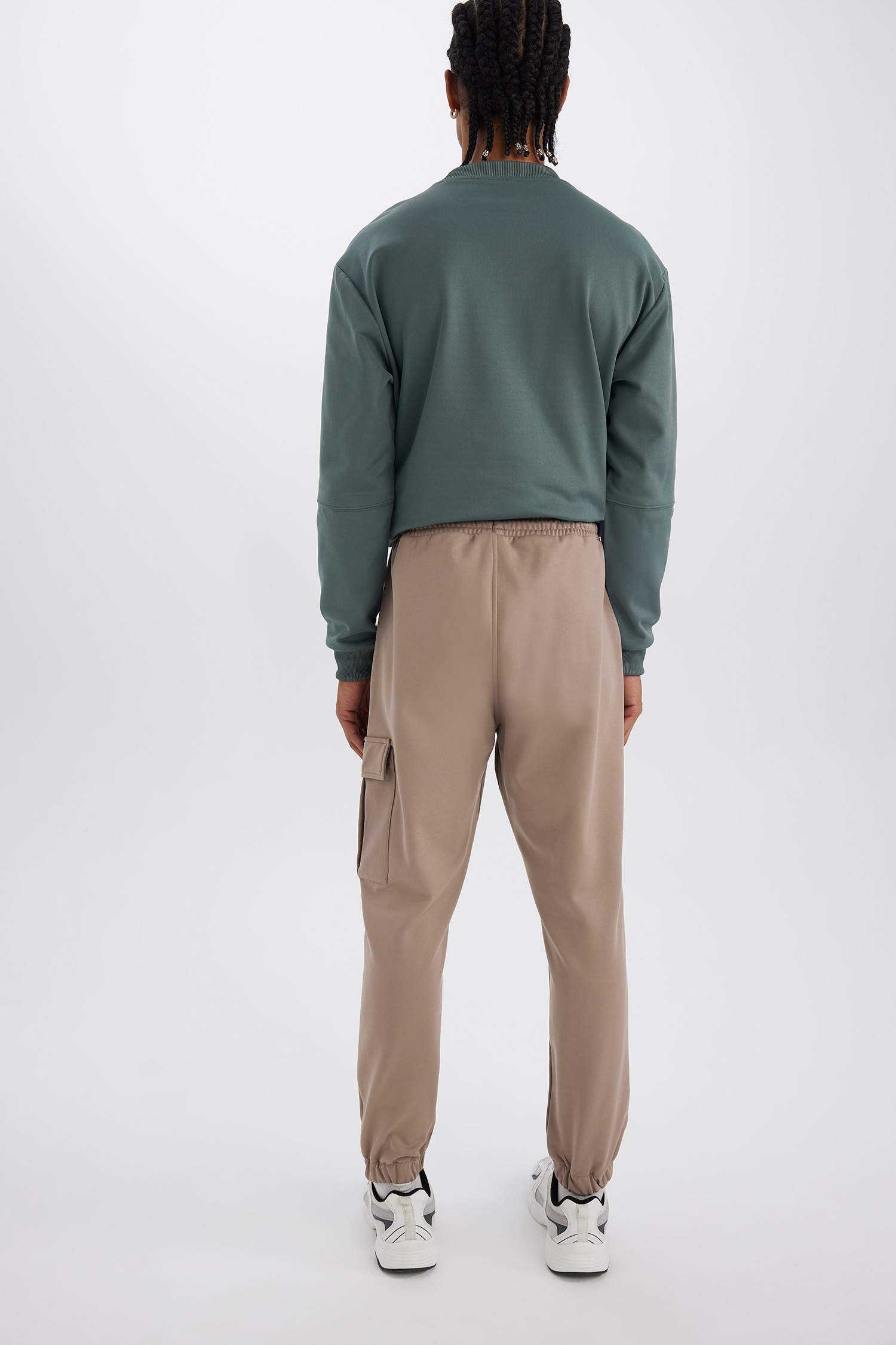 DeFactoFit Sporcu Jogger Eşofman Altı Standart Fit Üç Cepli Beli Bağcıklı Lastikli Paça