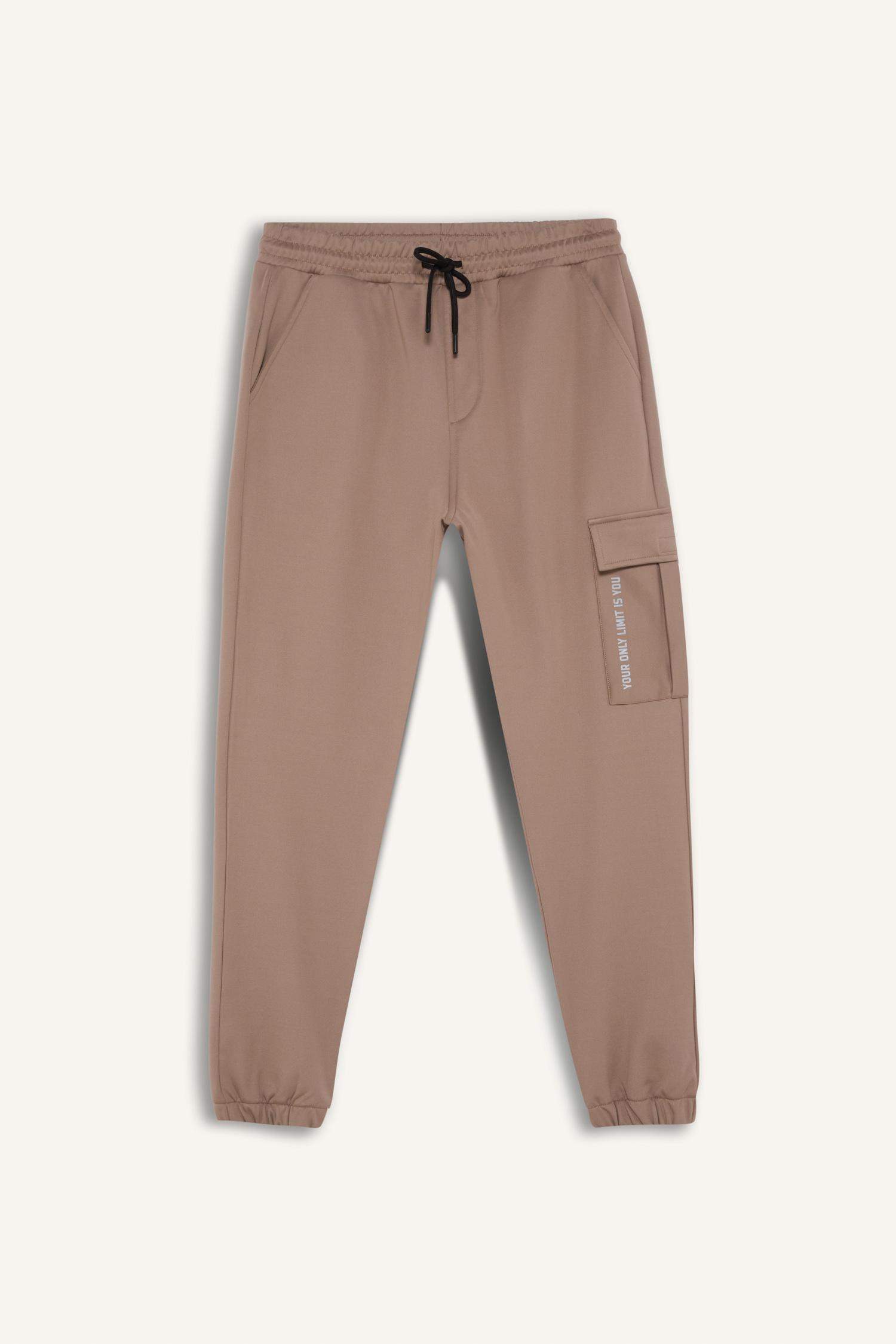 DeFactoFit Sporcu Jogger Eşofman Altı Standart Fit Üç Cepli Beli Bağcıklı Lastikli Paça