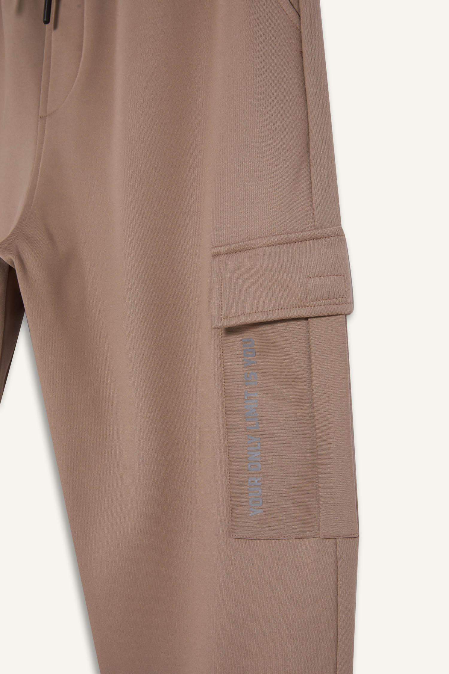 DeFactoFit Sporcu Jogger Eşofman Altı Standart Fit Üç Cepli Beli Bağcıklı Lastikli Paça