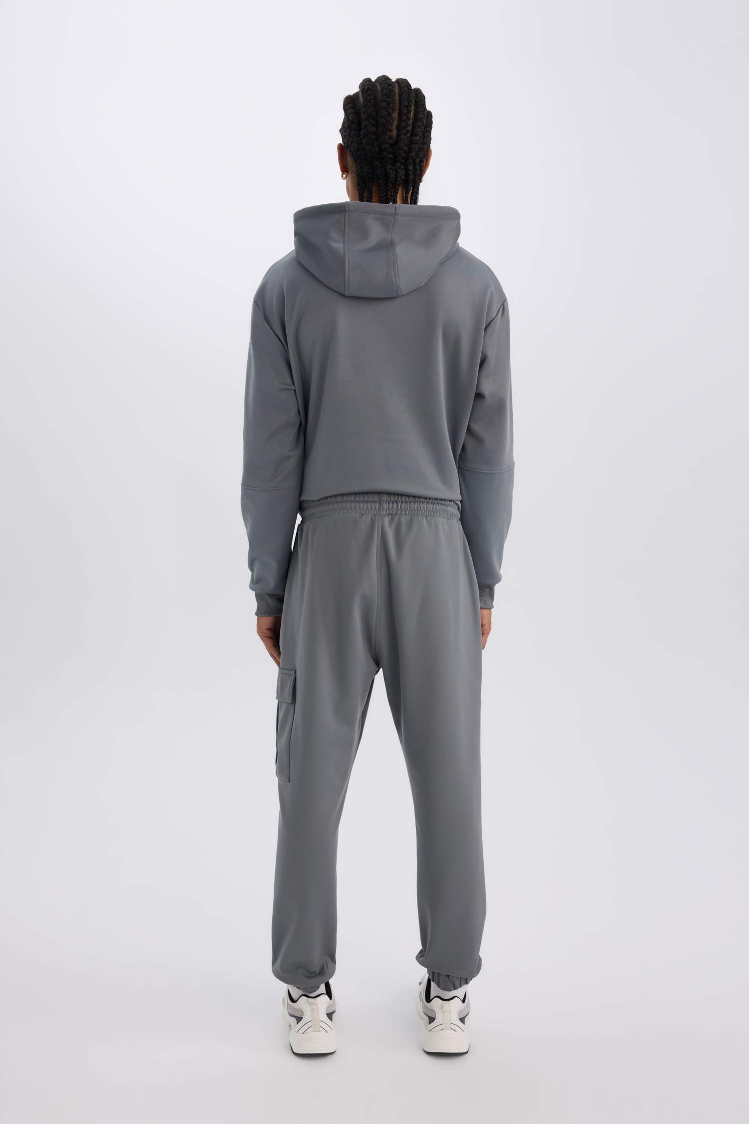 DeFactoFit Sporcu Jogger Eşofman Altı Standart Fit Üç Cepli Beli Bağcıklı Lastikli Paça