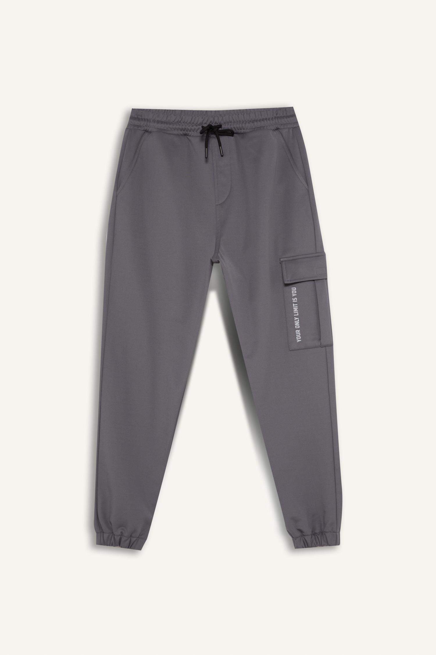 DeFactoFit Sporcu Jogger Eşofman Altı Standart Fit Üç Cepli Beli Bağcıklı Lastikli Paça