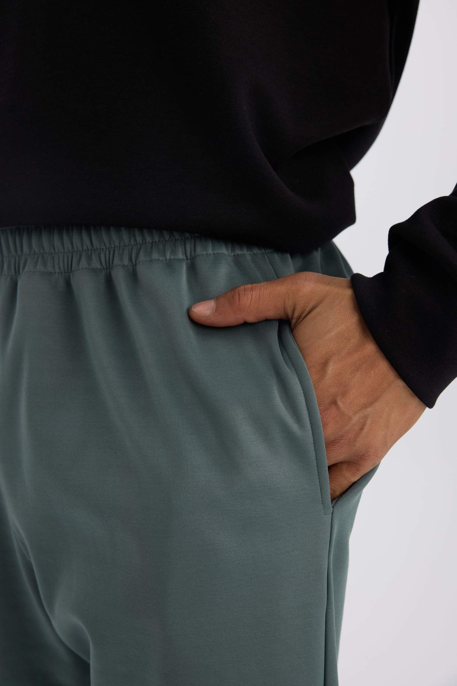 DeFactoFit Sporcu Jogger Eşofman Altı Standart Fit Basic Düz Cepli Beli Paçası Lastikli