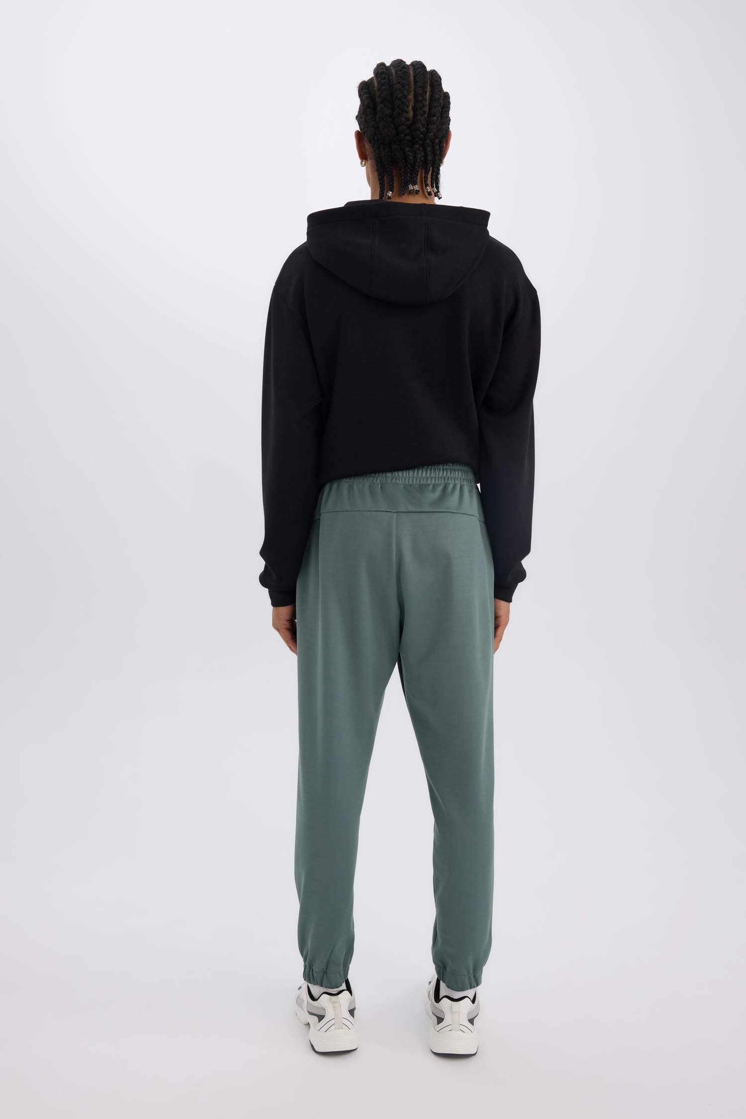 DeFactoFit Sporcu Jogger Eşofman Altı Standart Fit Basic Düz Cepli Beli Paçası Lastikli