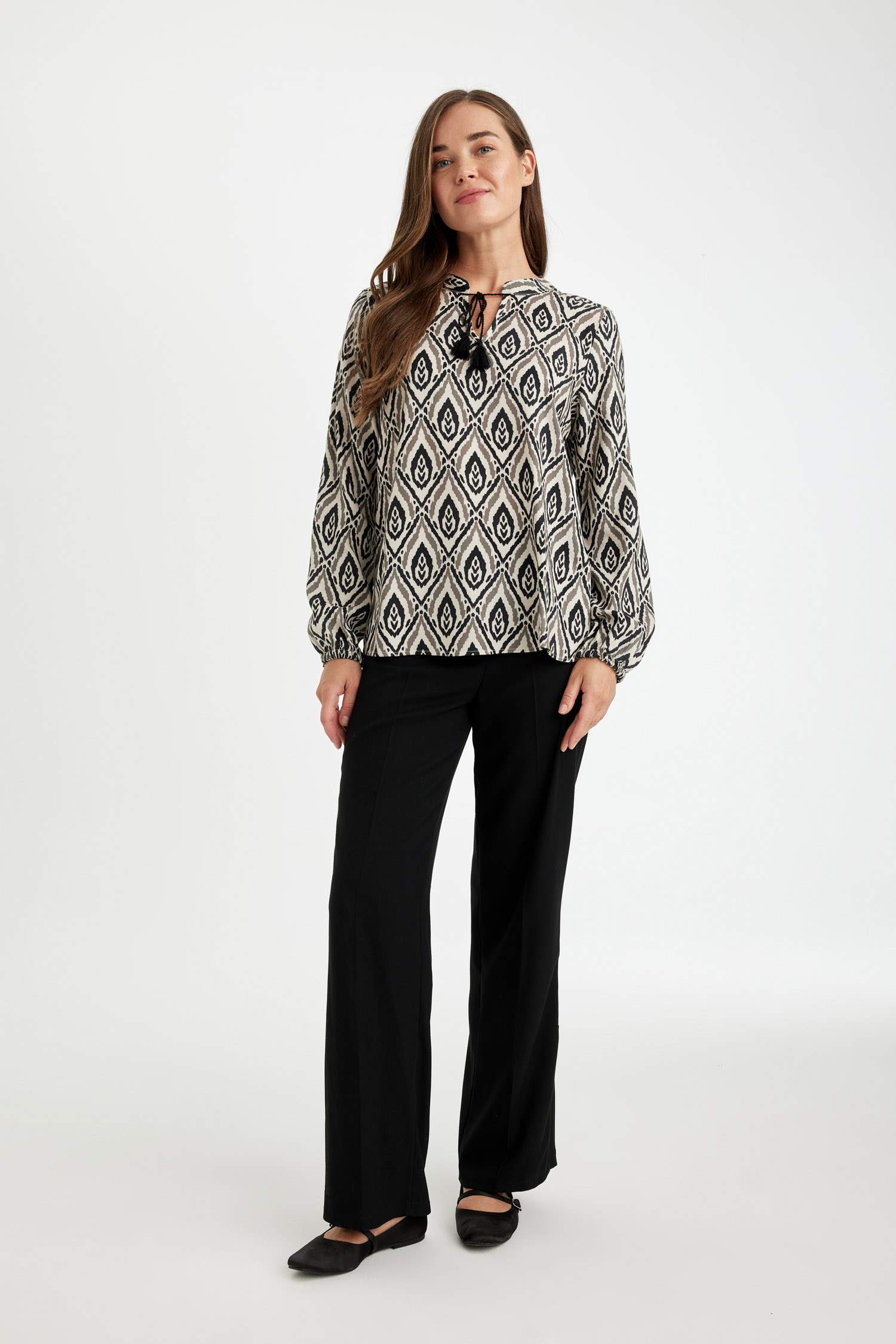 Regular Fit Apaş Yaka Desenli Viskon Uzun Kollu Bluz