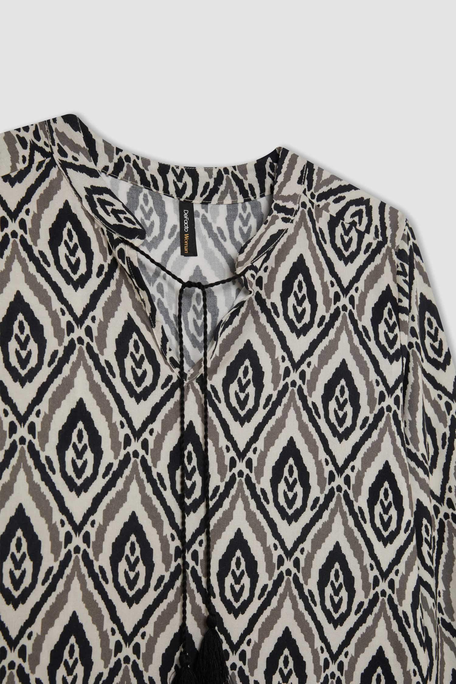 Regular Fit Apaş Yaka Desenli Viskon Uzun Kollu Bluz