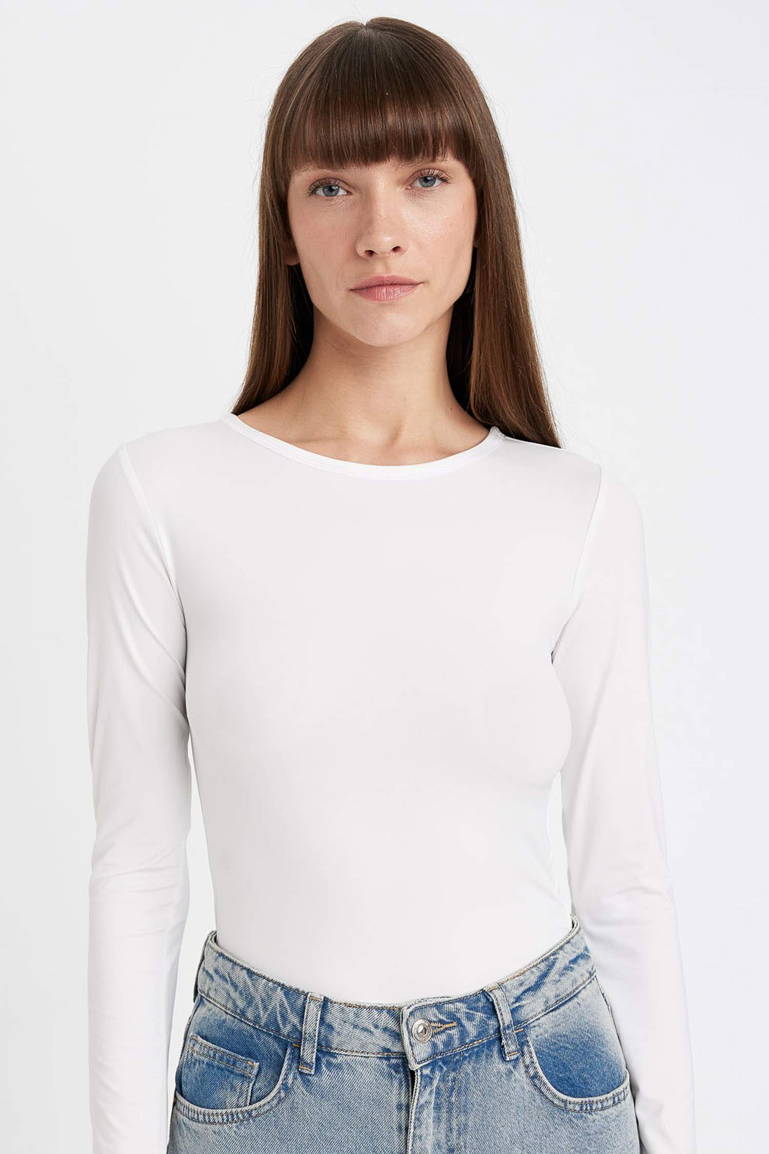 Beyaz Slim Fit Dar Kesim Bisiklet Yaka Basic Düz Uzun Kollu Tişört