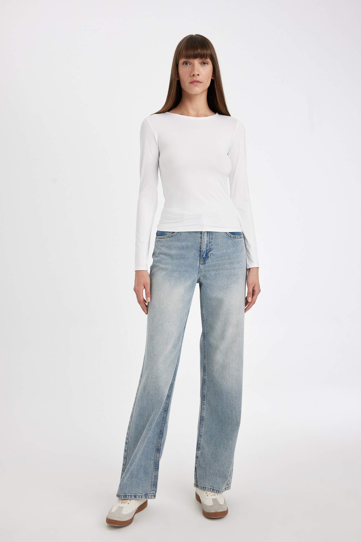 Beyaz Slim Fit Dar Kesim Bisiklet Yaka Basic Düz Uzun Kollu Tişört