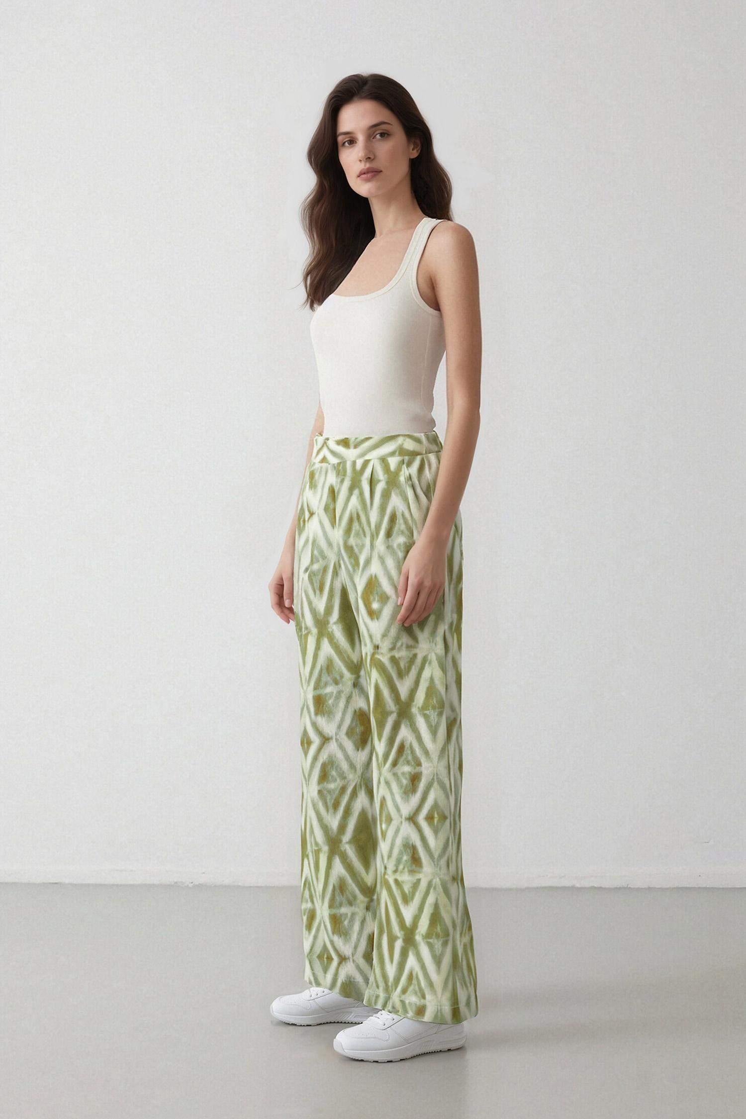 Pantalon ample à motif avec poches et jambes larges