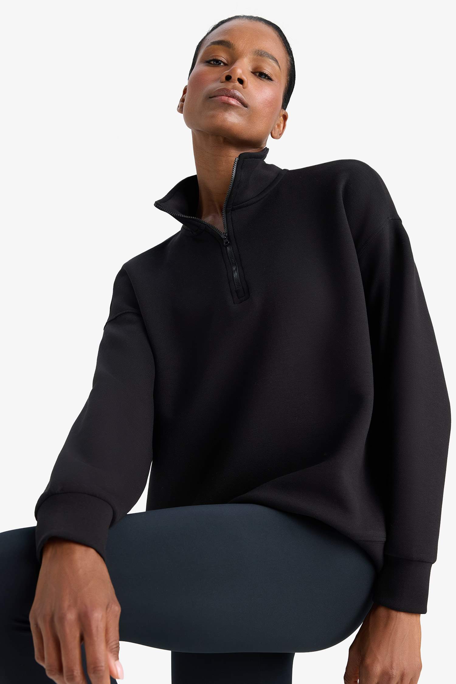 سويت شيرت رياضي اوفر سايز بياقة عالية من DeFactoFit