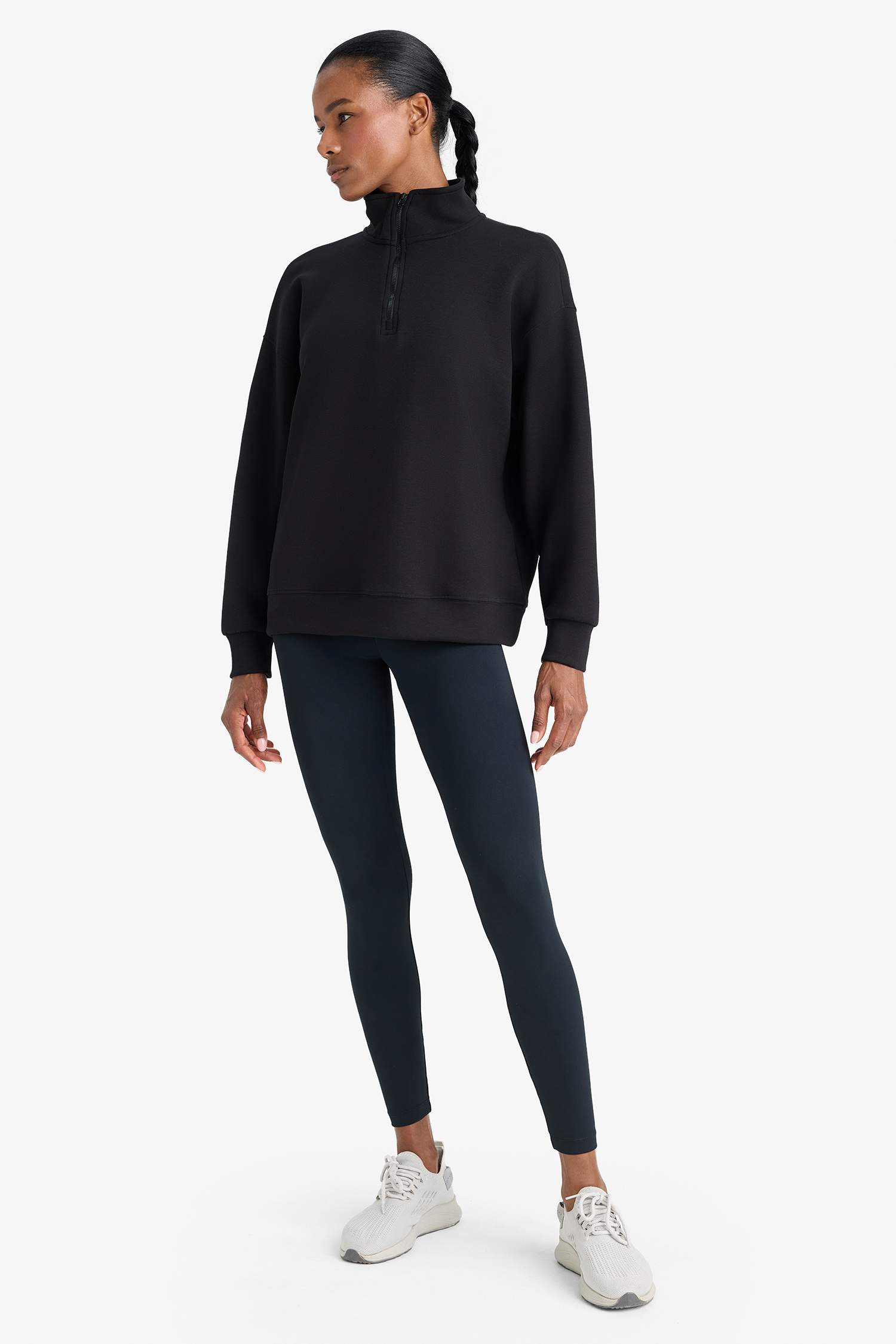 سويت شيرت رياضي اوفر سايز بياقة عالية من DeFactoFit