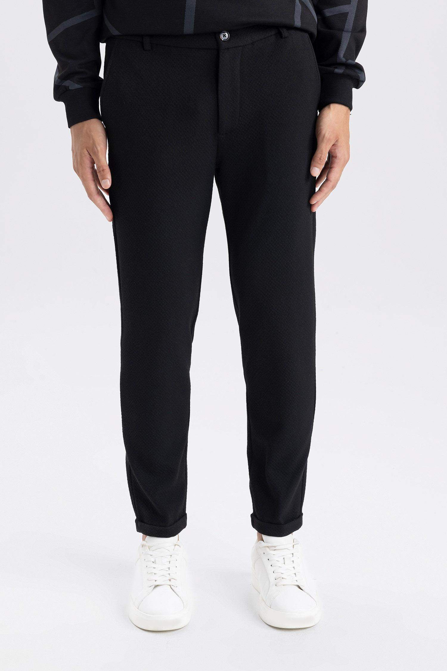 بنطلون اسود جوجر فيت برجل ضيق