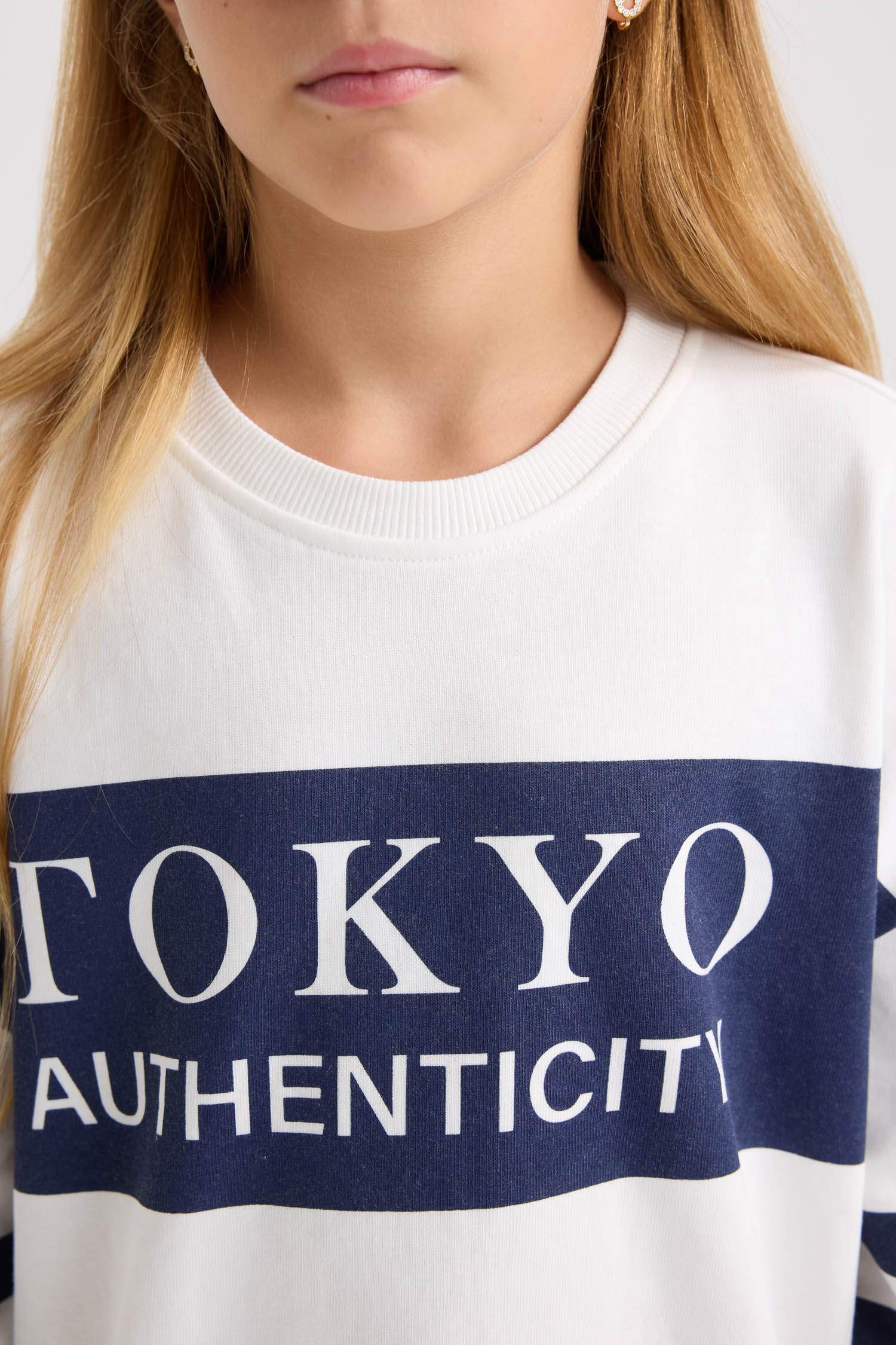 Свитшот оверсайз в полоску с круглым вырезом для девочек