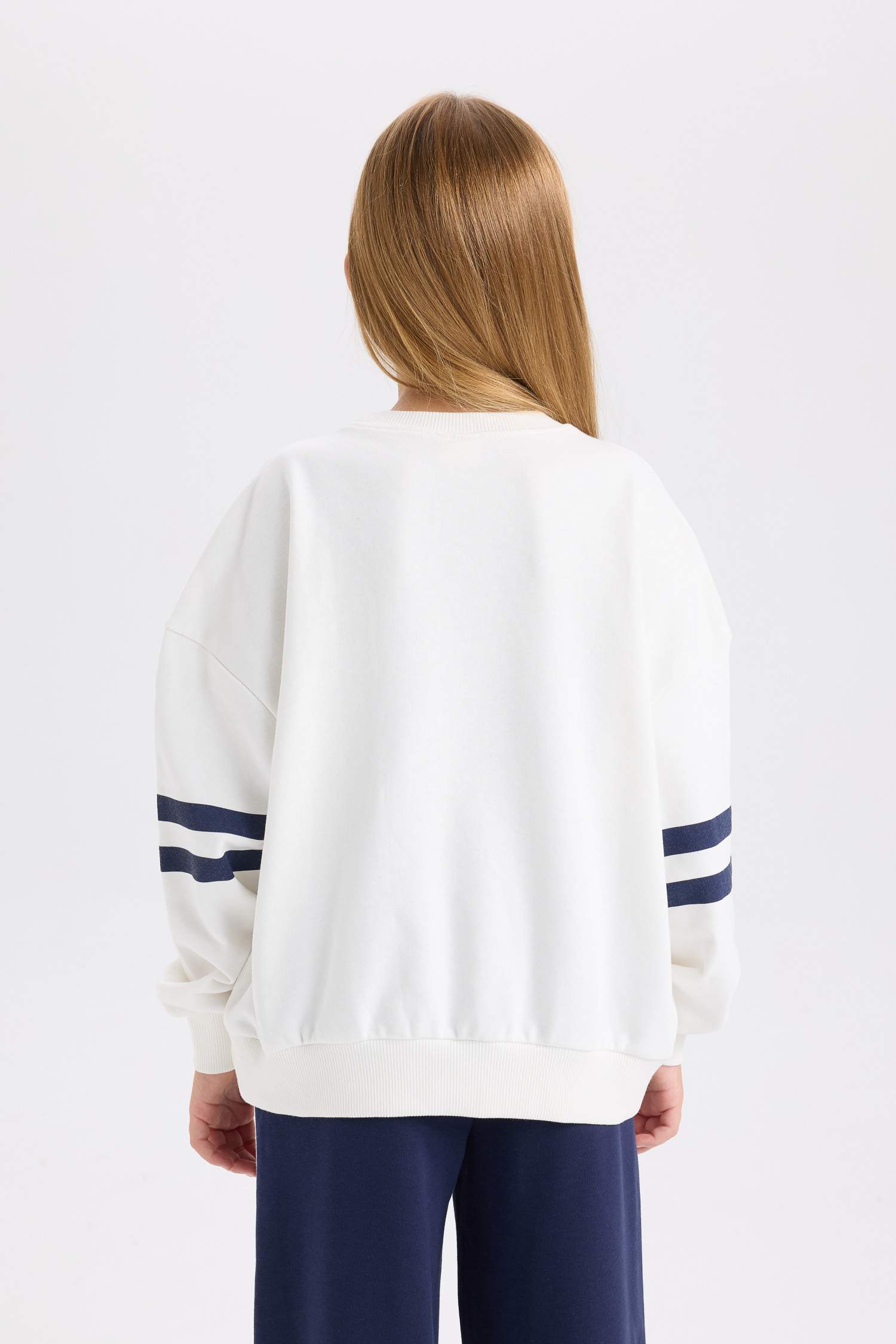 Свитшот оверсайз в полоску с круглым вырезом для девочек