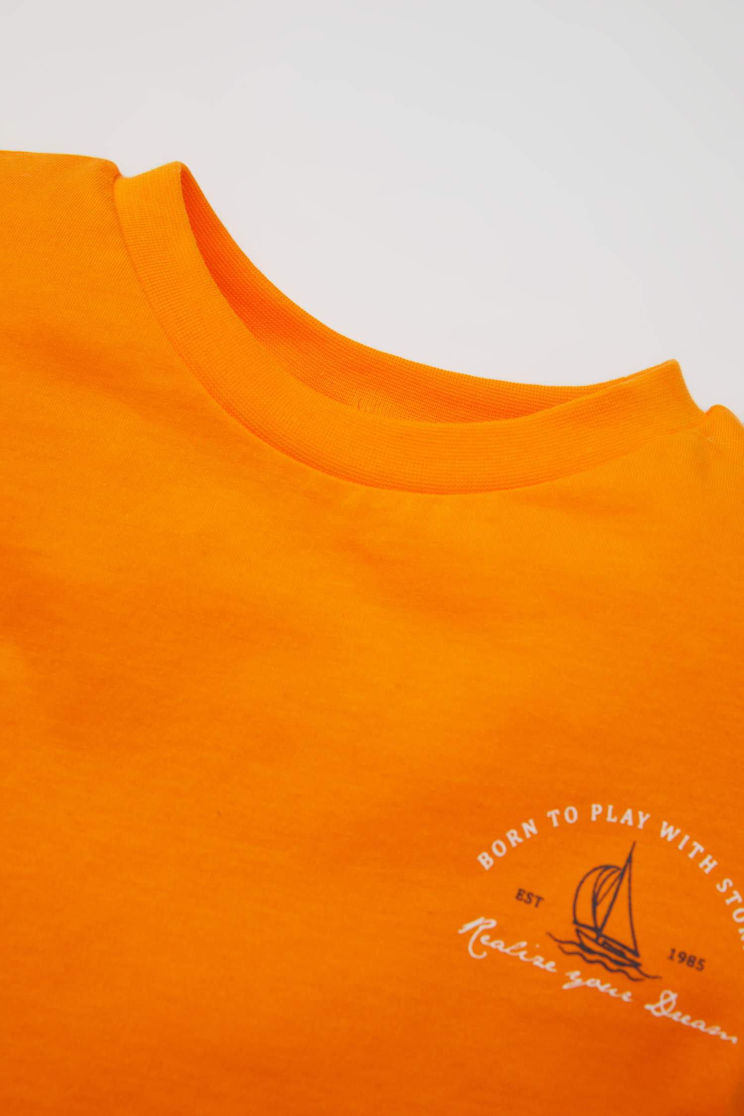 Erkek Bebek Bisiklet Yaka Baskılı Kısa Kollu Tişört