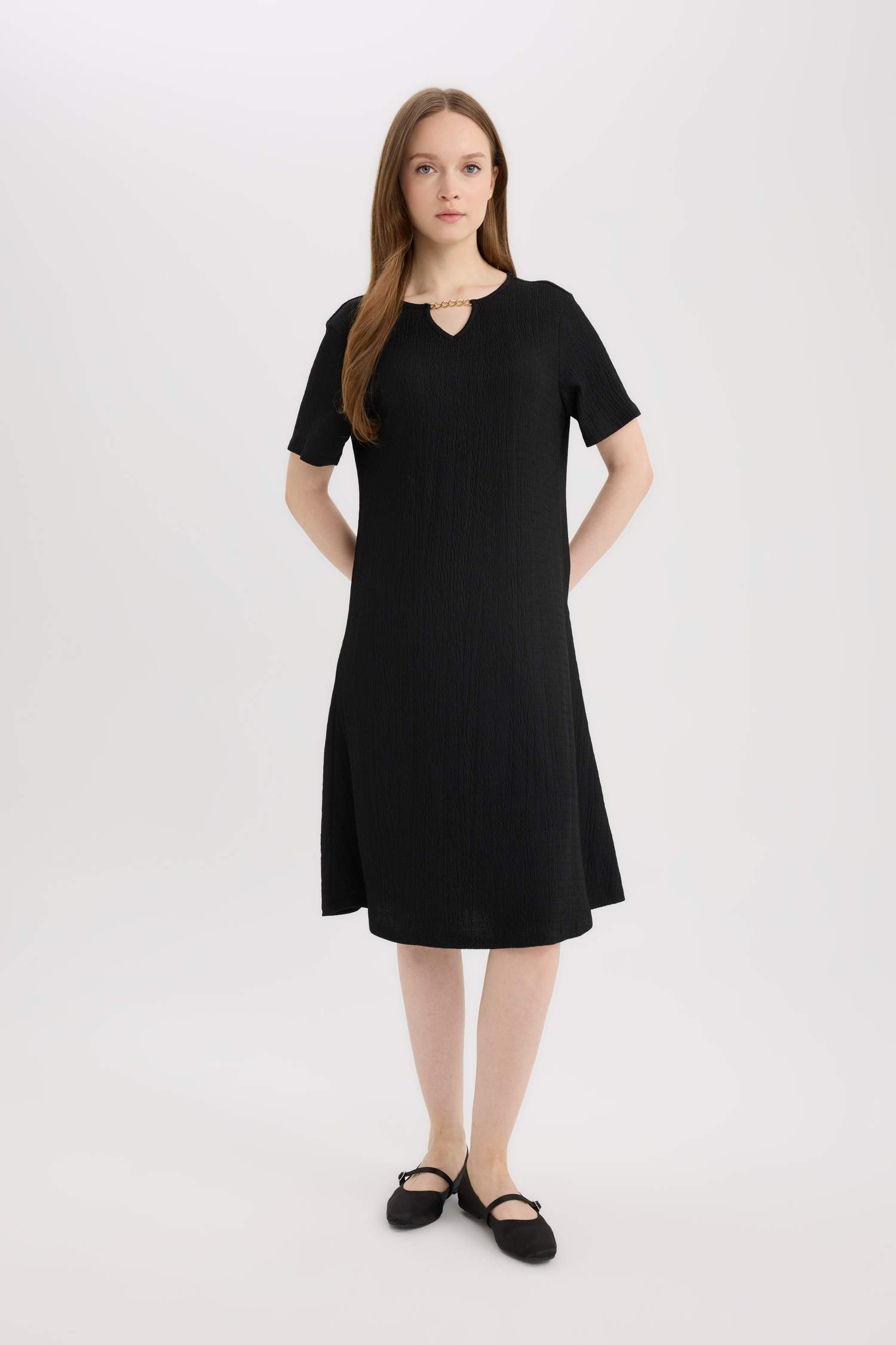 Платье Regular Fit с круглым вырезом, жатая ткань, короткий рукав