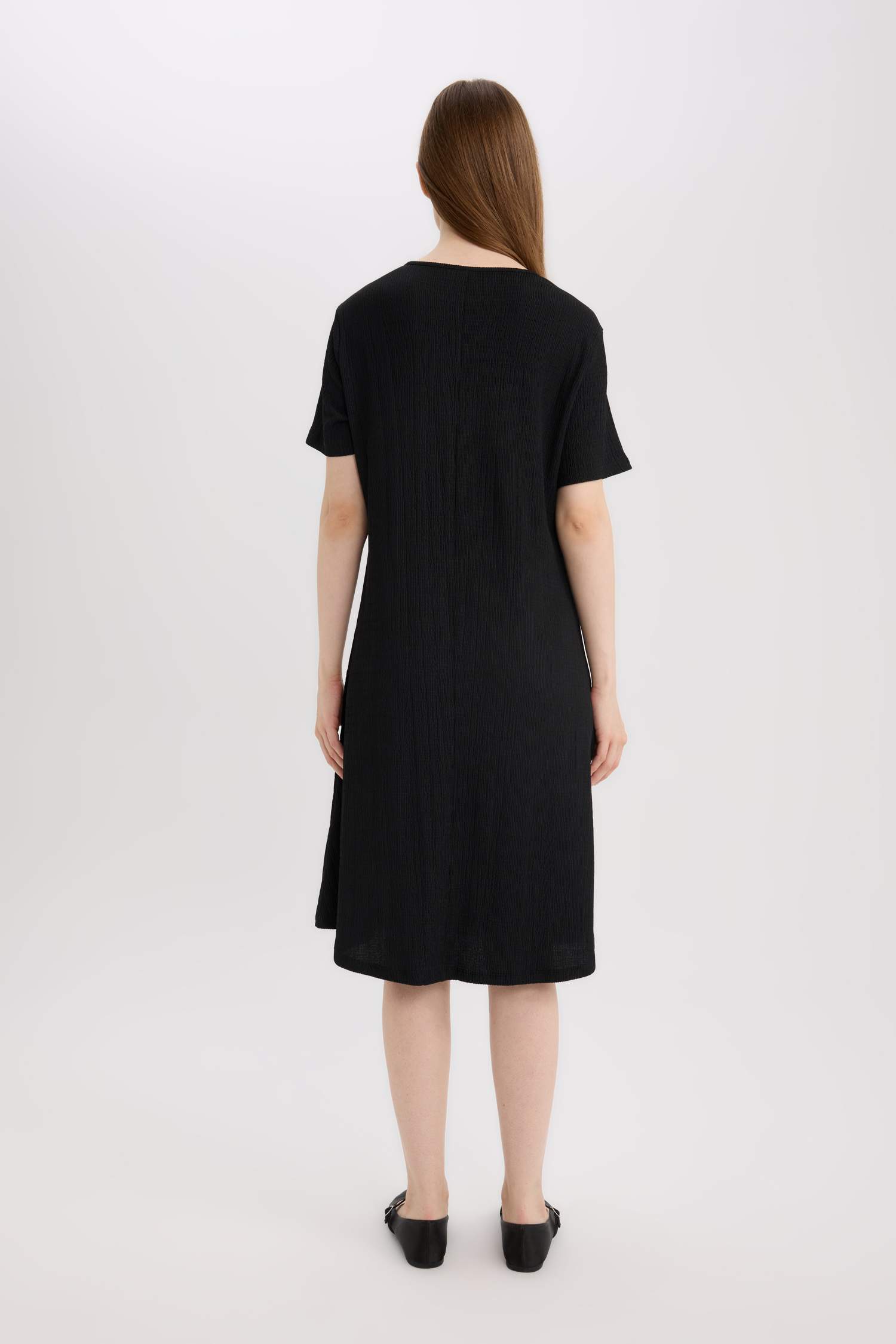 Платье Regular Fit с круглым вырезом, жатая ткань, короткий рукав