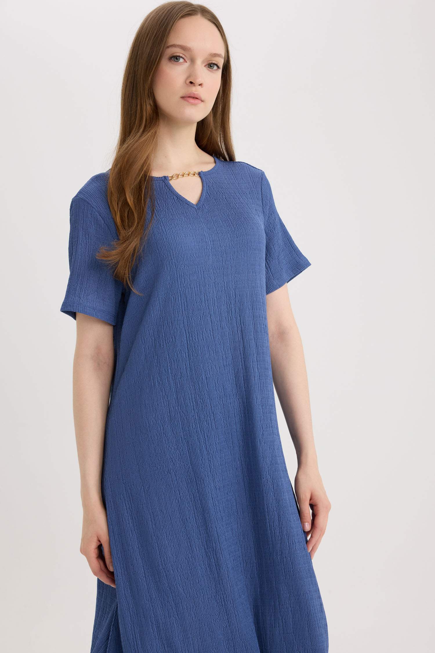 Robe midi à col chemise et manches courtes Coupe régulière