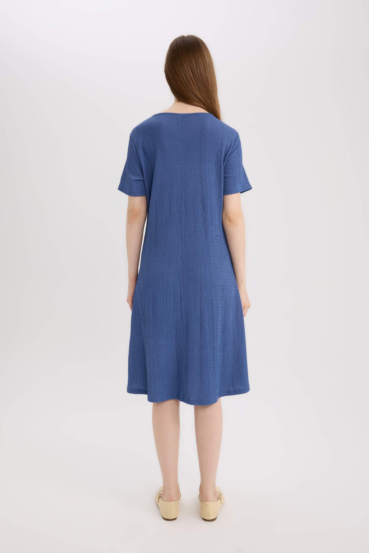 Robe midi à col chemise et manches courtes Coupe régulière